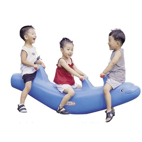 Bập bênh ba chỗ con cá heo