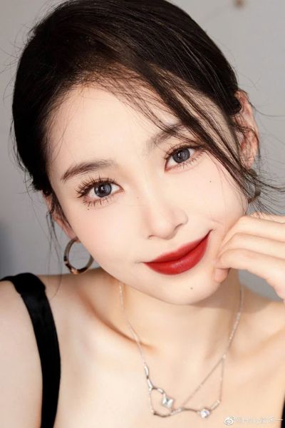 Son Prada Monochrome Hyper Matte 076 Amber