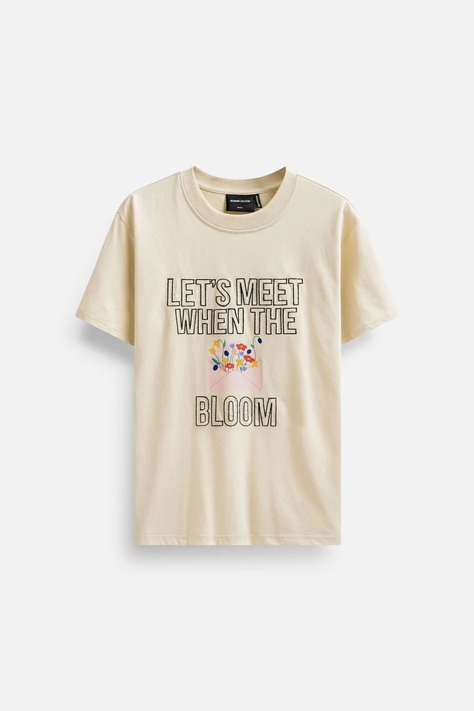  Áo Thun Flowers Date Cream 