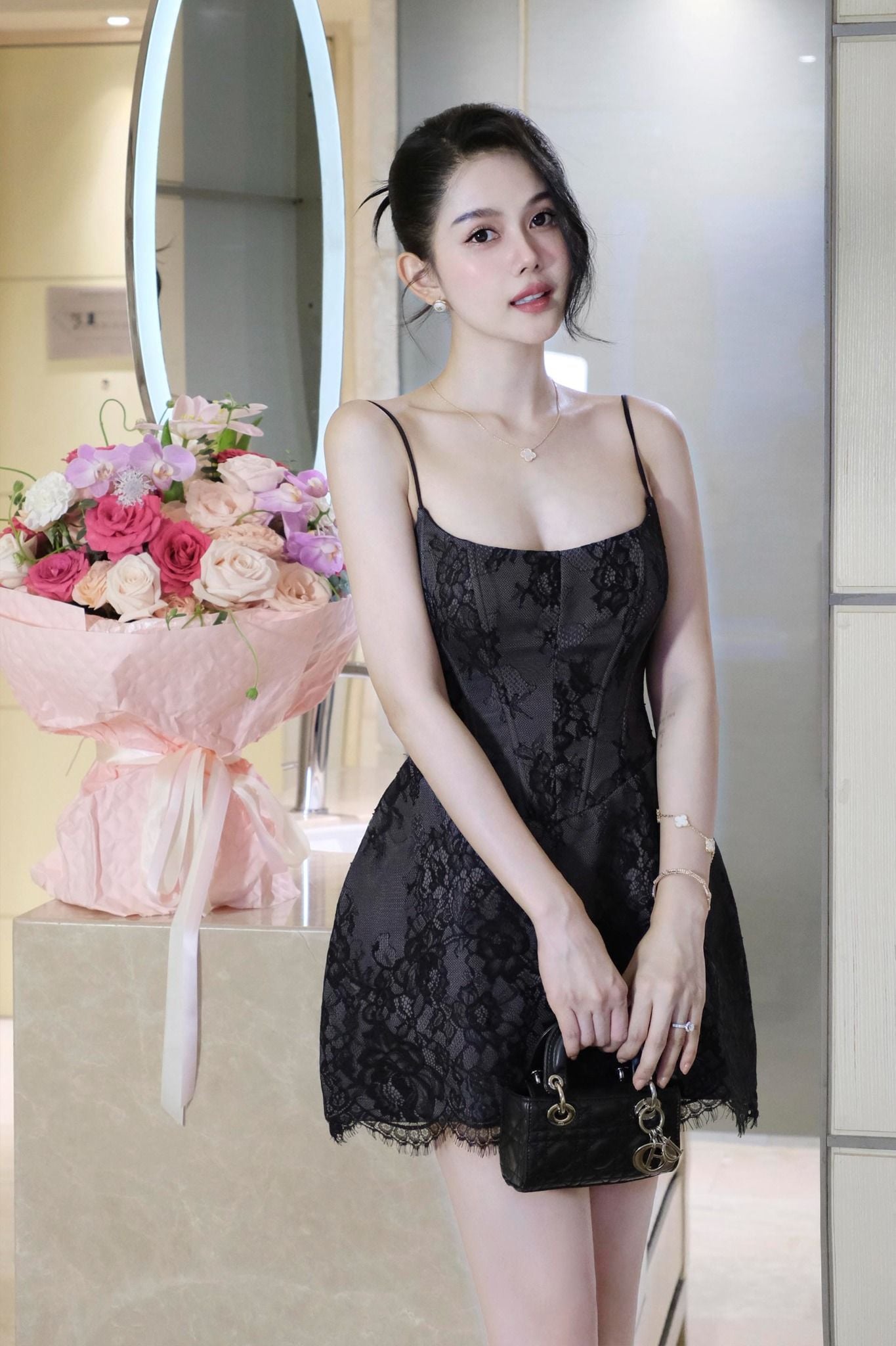 Đầm Ngắn Strappy Lacey Mini