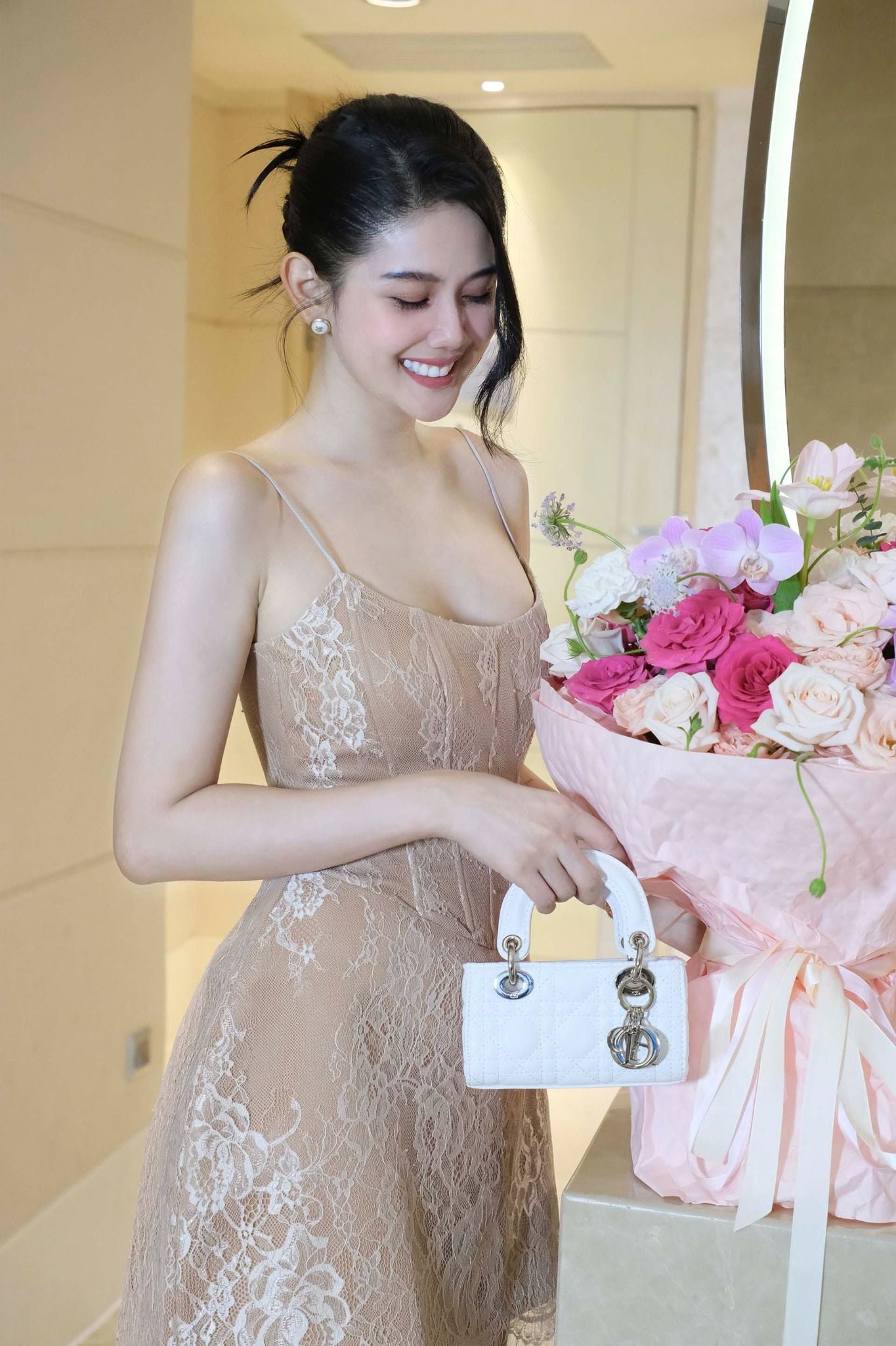 Đầm Ngắn Strappy Lacey Mini