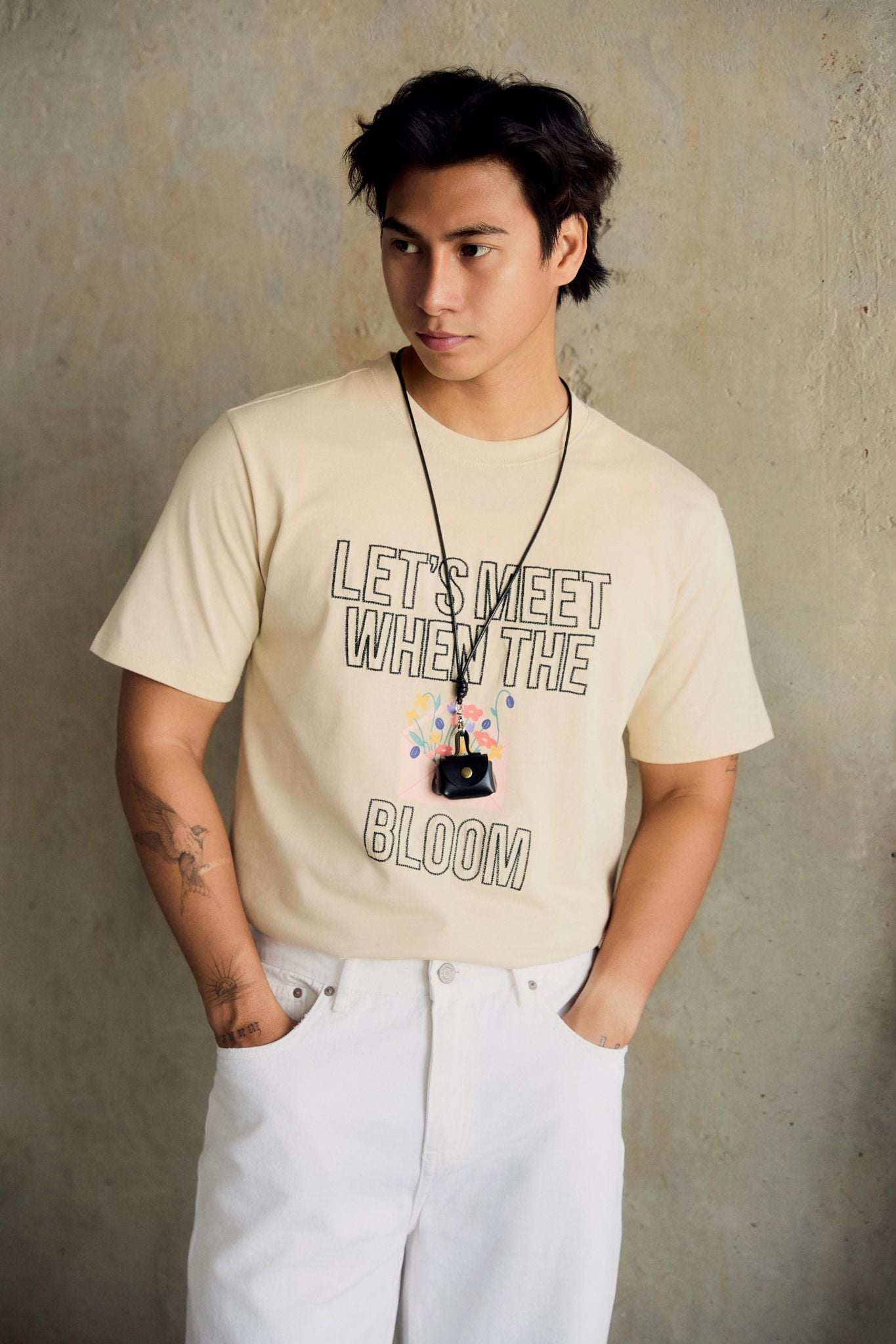  Áo Thun Flowers Date Cream 