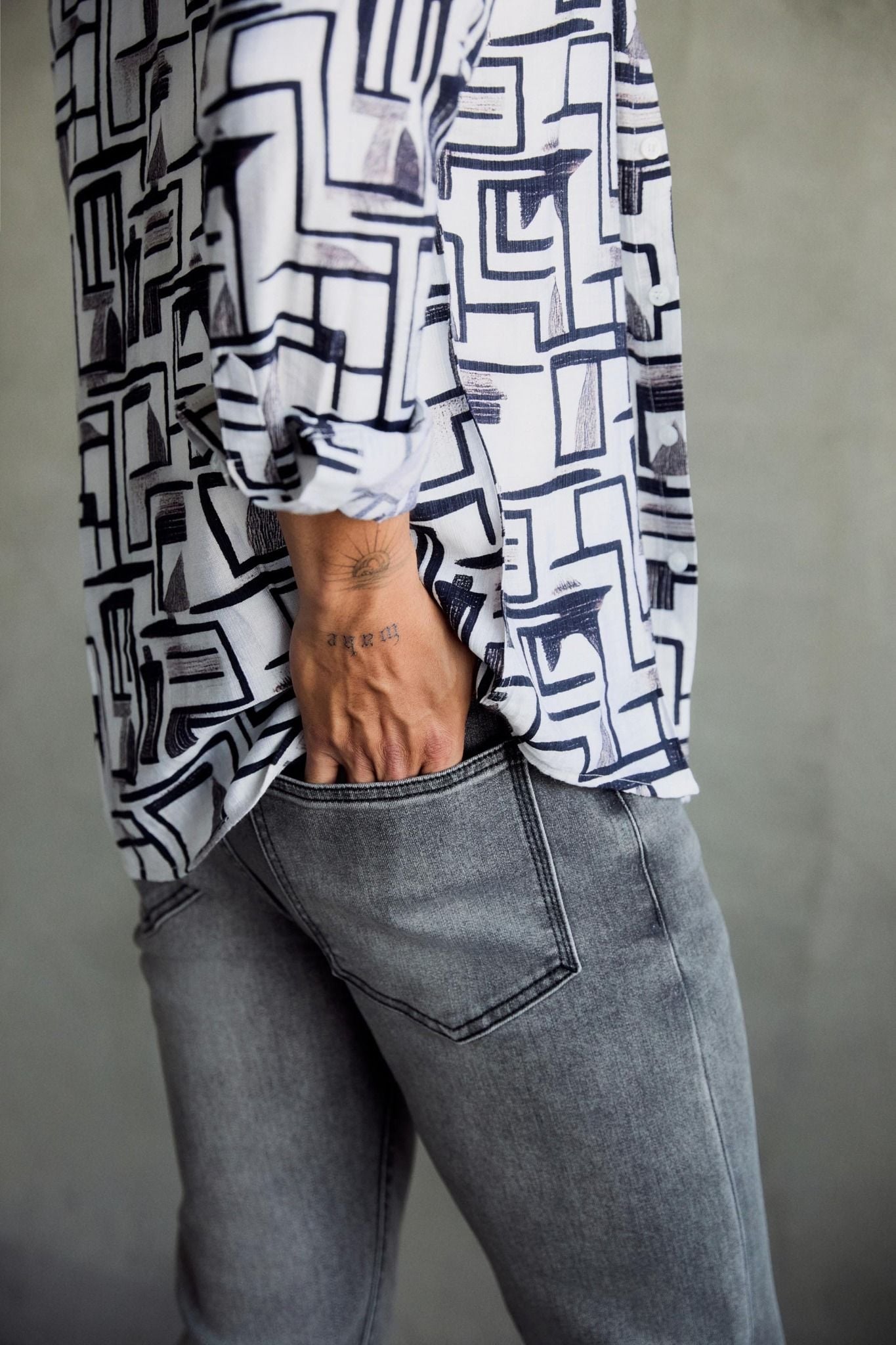 Quần Jean Rayon Slim Faded Black Gray