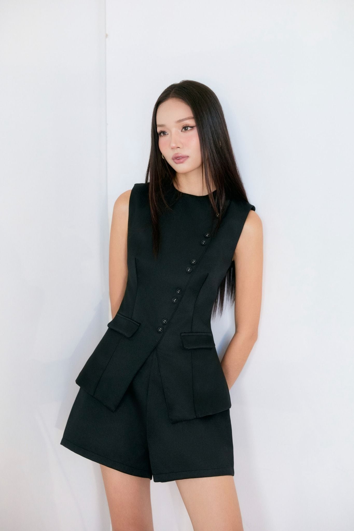 Áo Sleeveless Buttons Impress