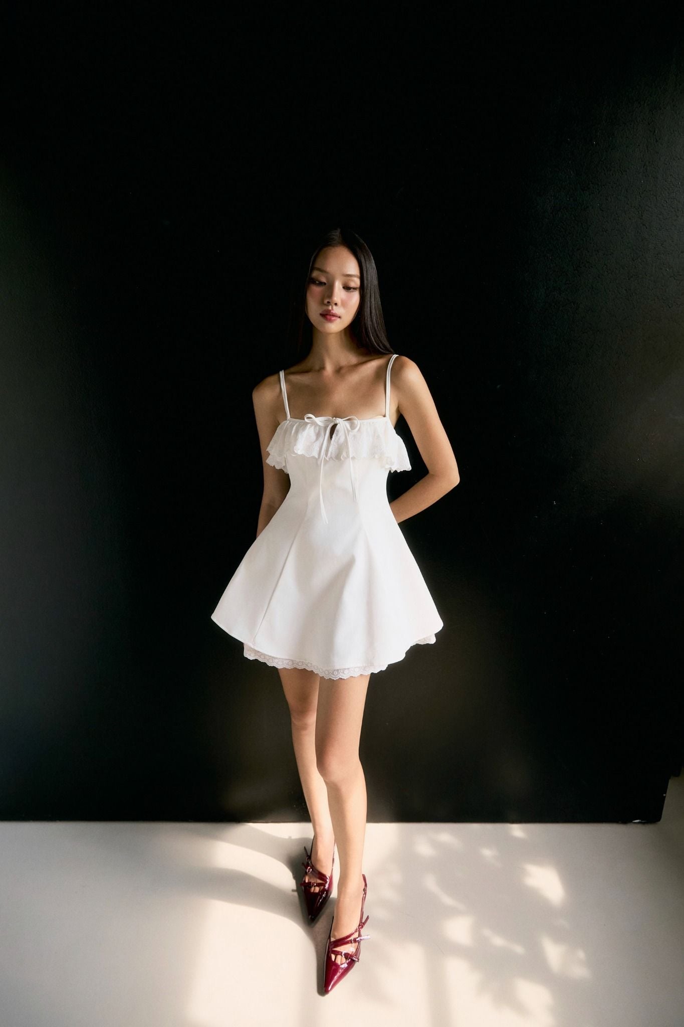 Đầm Ngắn Strap Lacey Detail