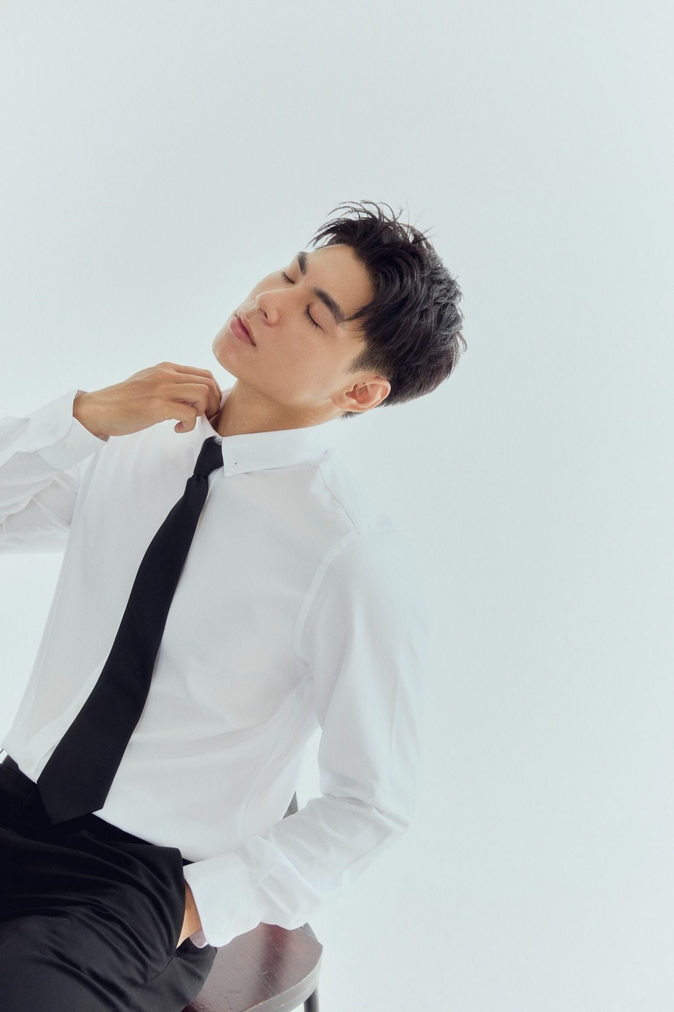  Áo Sơ Mi Slimfit Basic Black White 