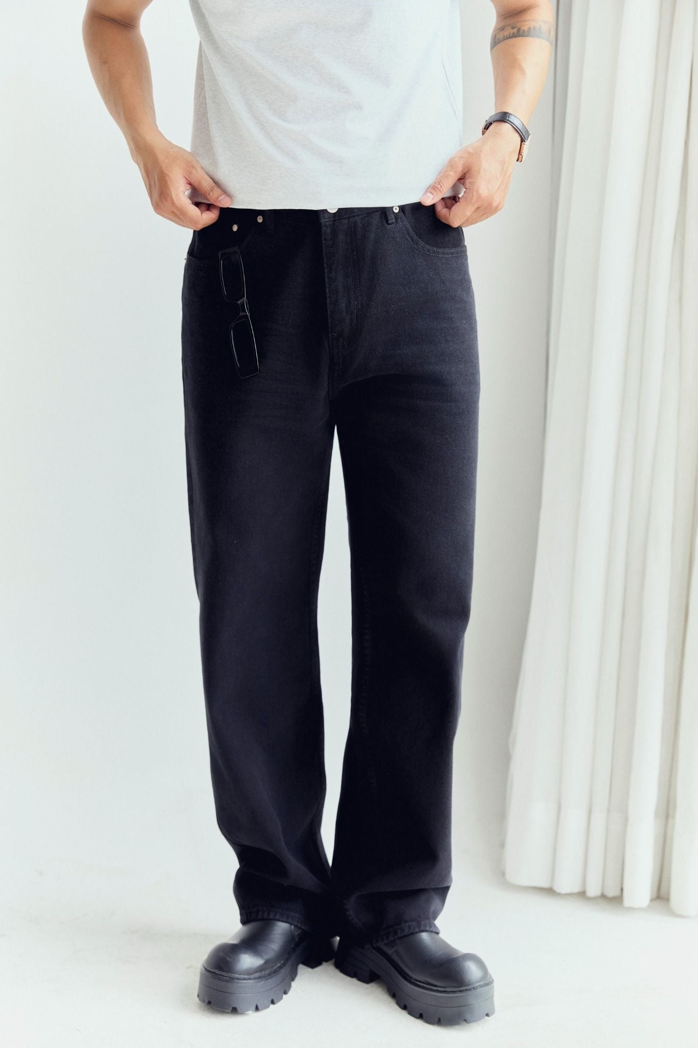 Quần Jean Straight Dập 3D Whiskers Smoke Black