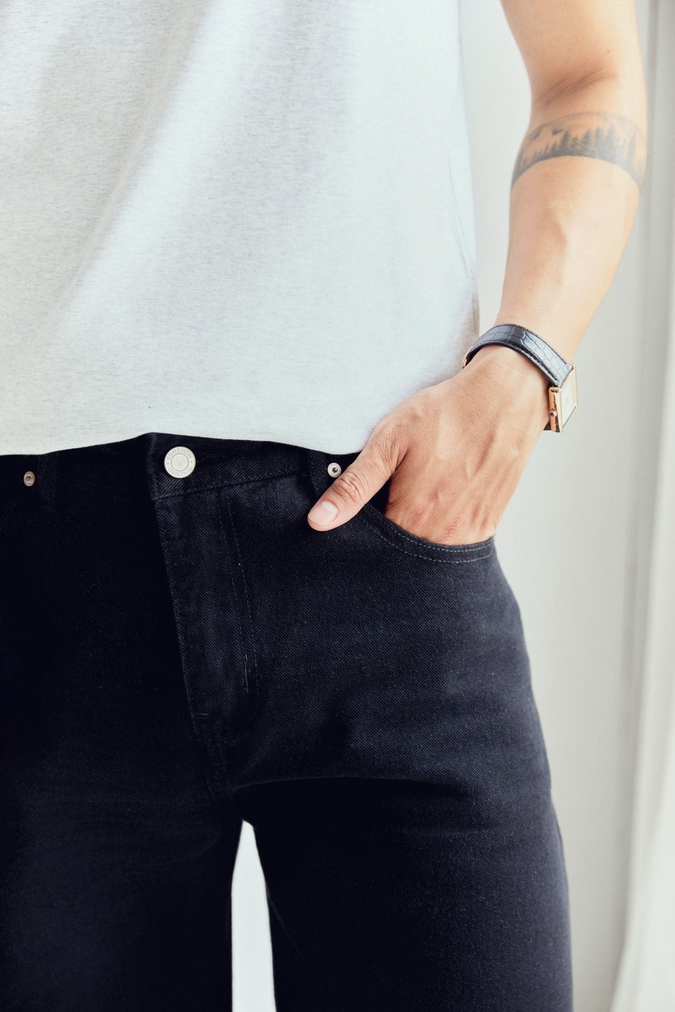 Quần Jean Straight Dập 3D Whiskers Smoke Black