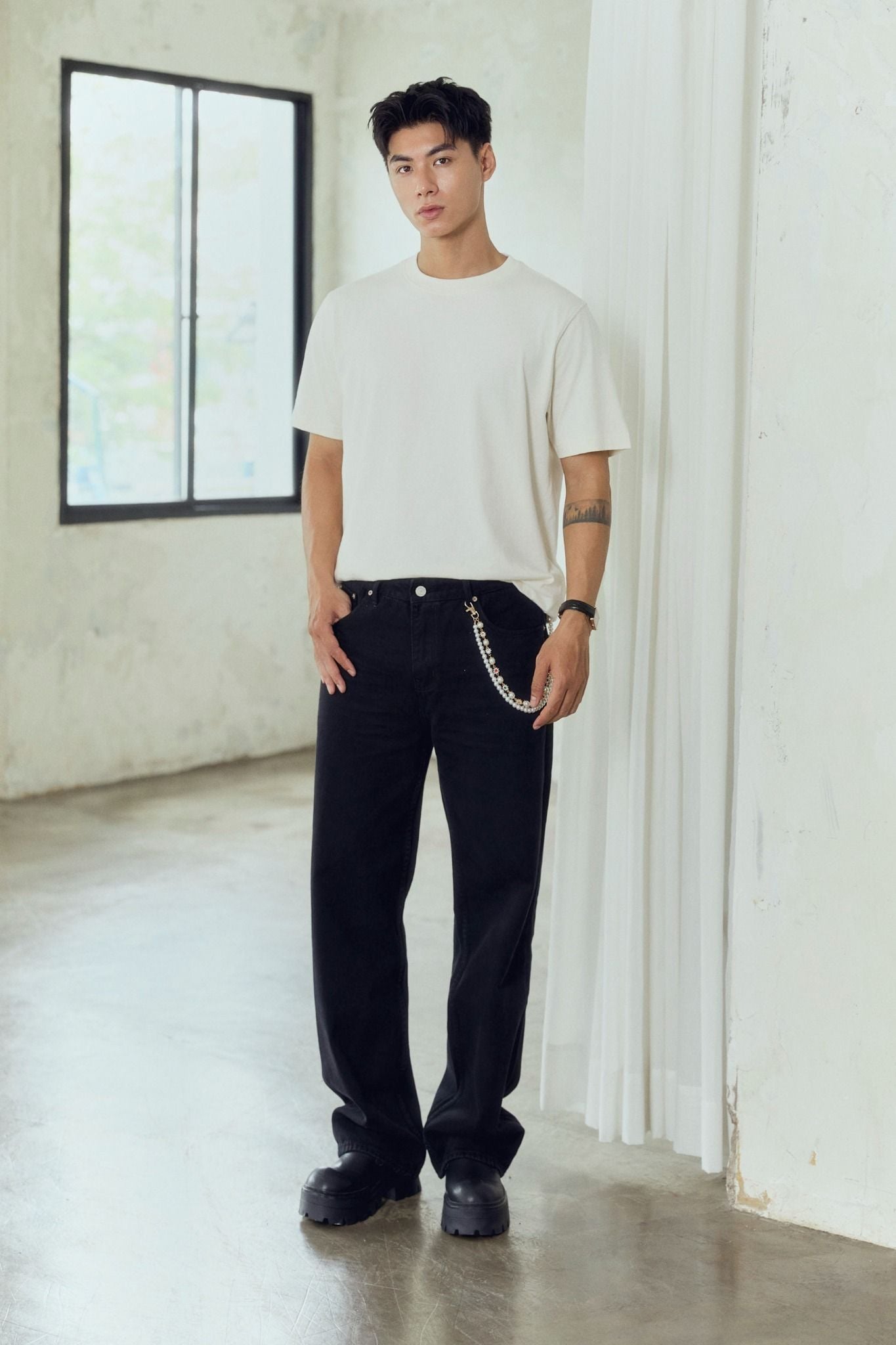 Quần Jean Straight Dập 3D Whiskers Smoke Black