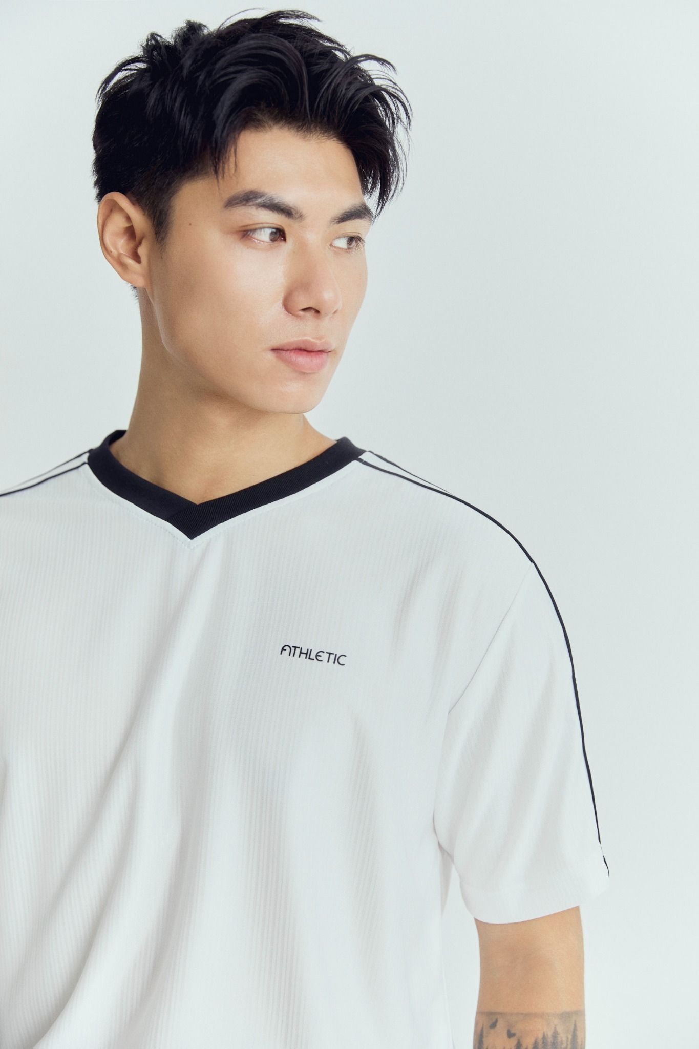 Áo Thun Regular Athletic Vneck