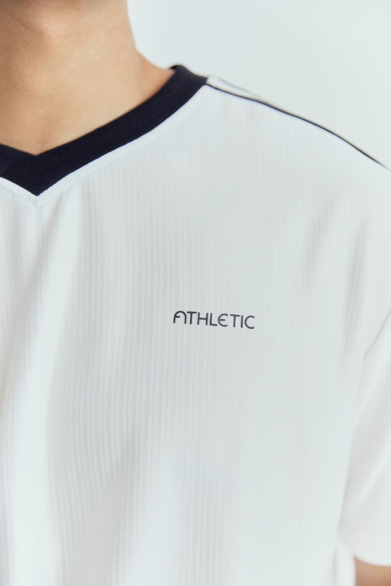 Áo Thun Regular Athletic Vneck