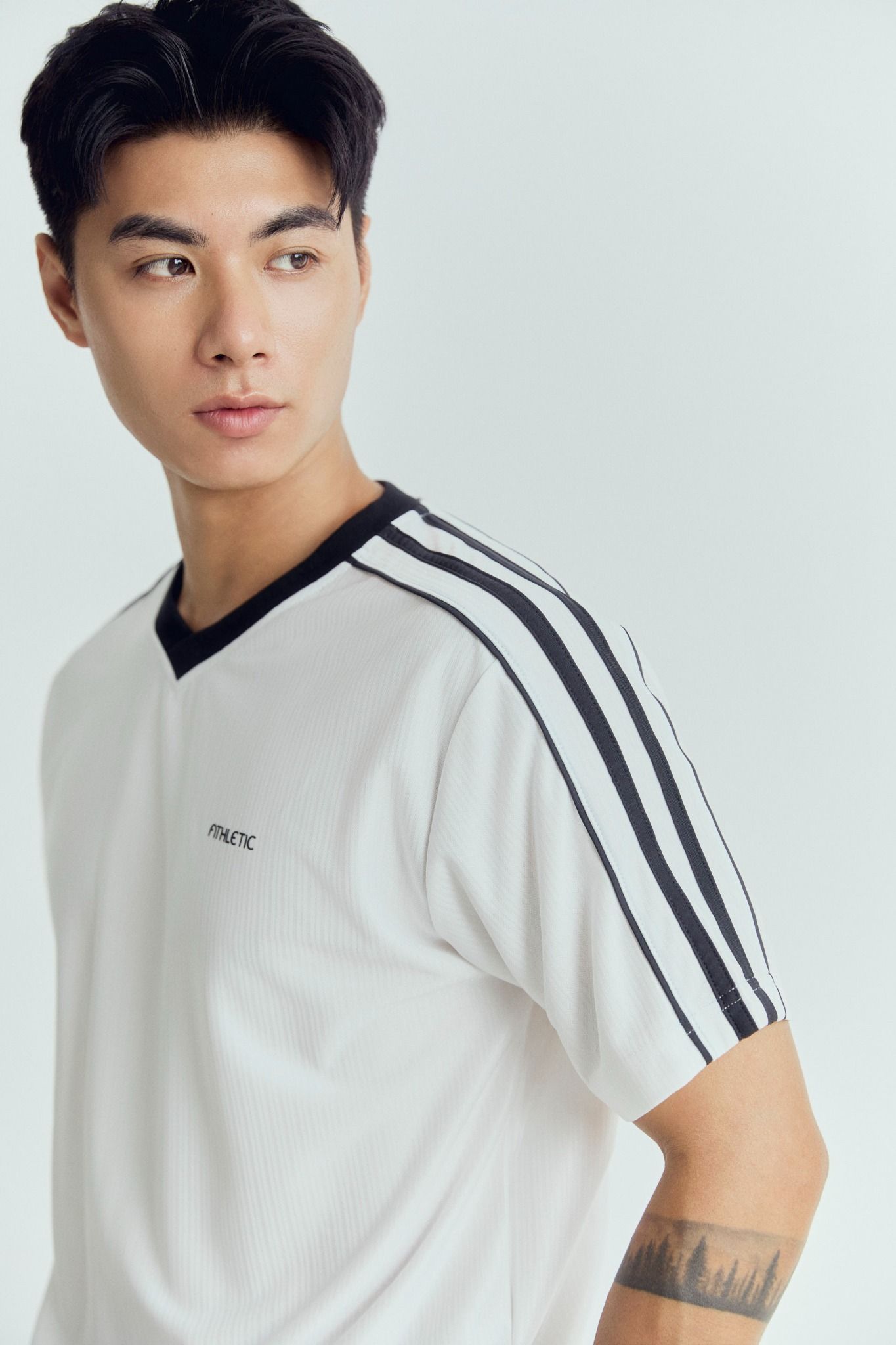 Áo Thun Regular Athletic Vneck