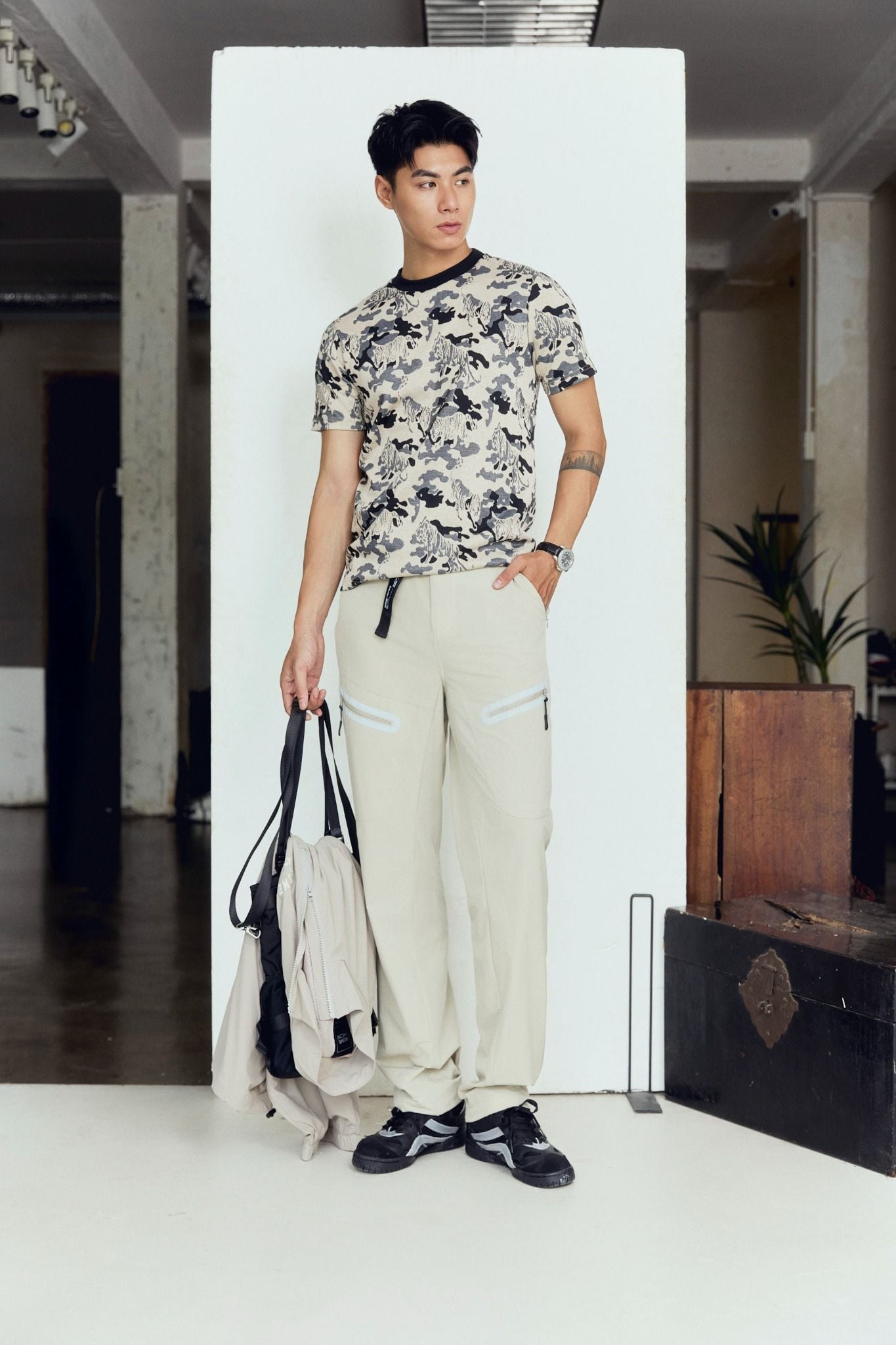  Jogger Relaxed Belt White Opening 