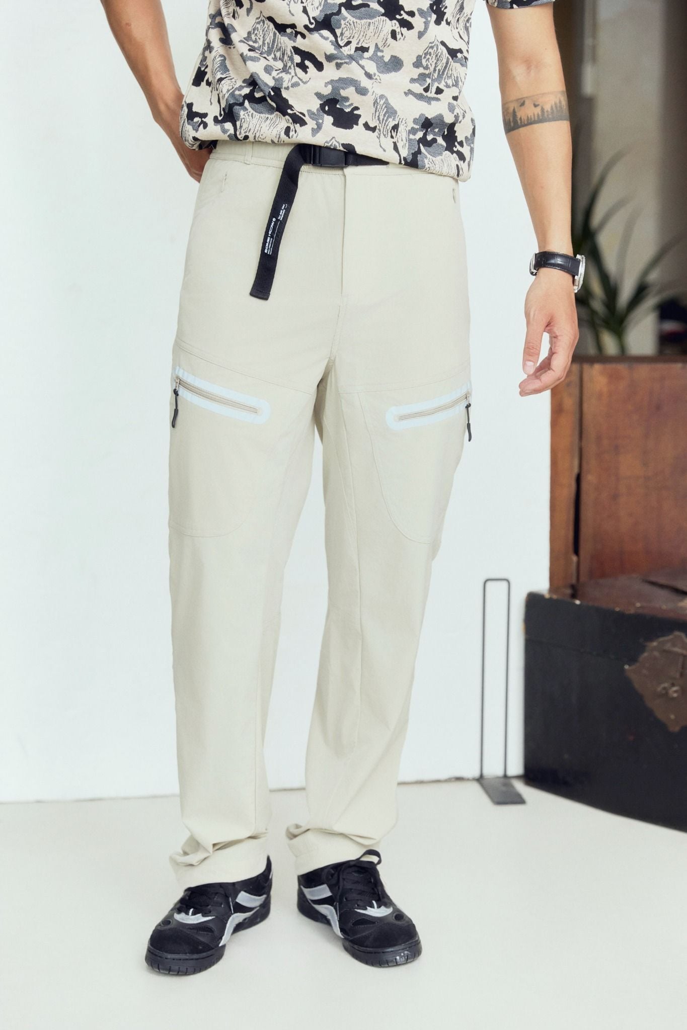  Jogger Relaxed Belt White Opening 