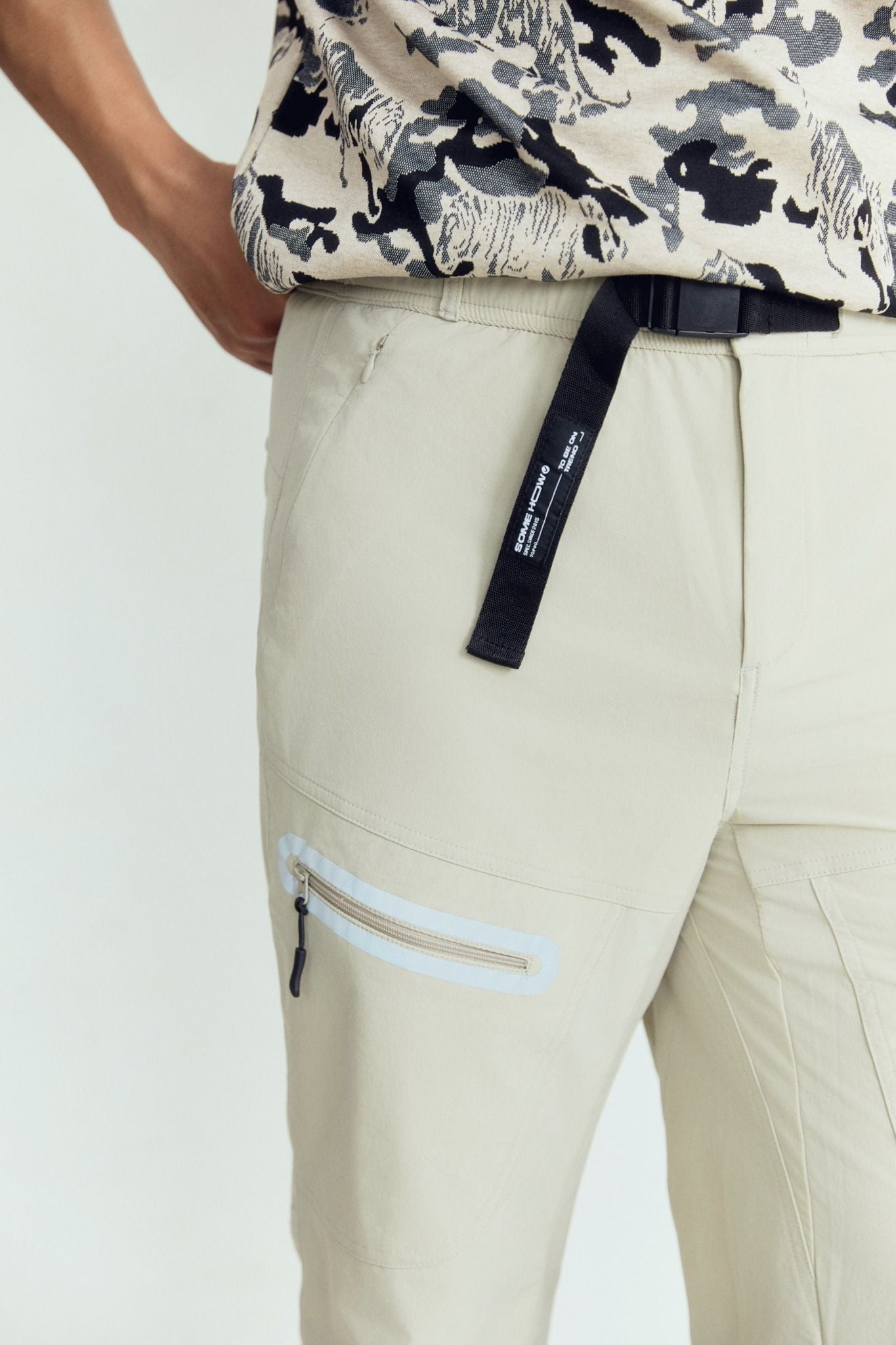  Jogger Relaxed Belt White Opening 