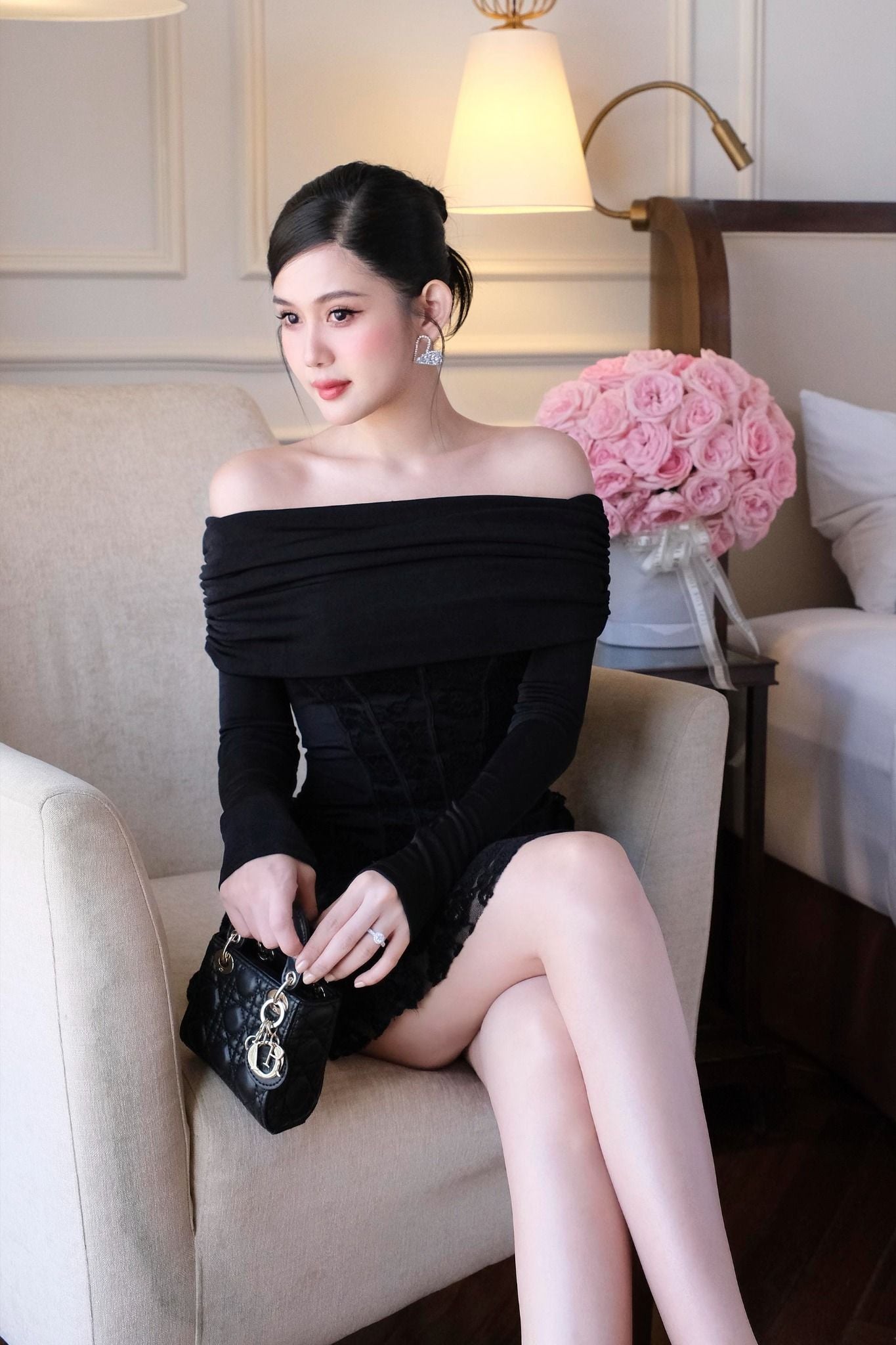 Đầm Ngắn Off Shoulder Girly