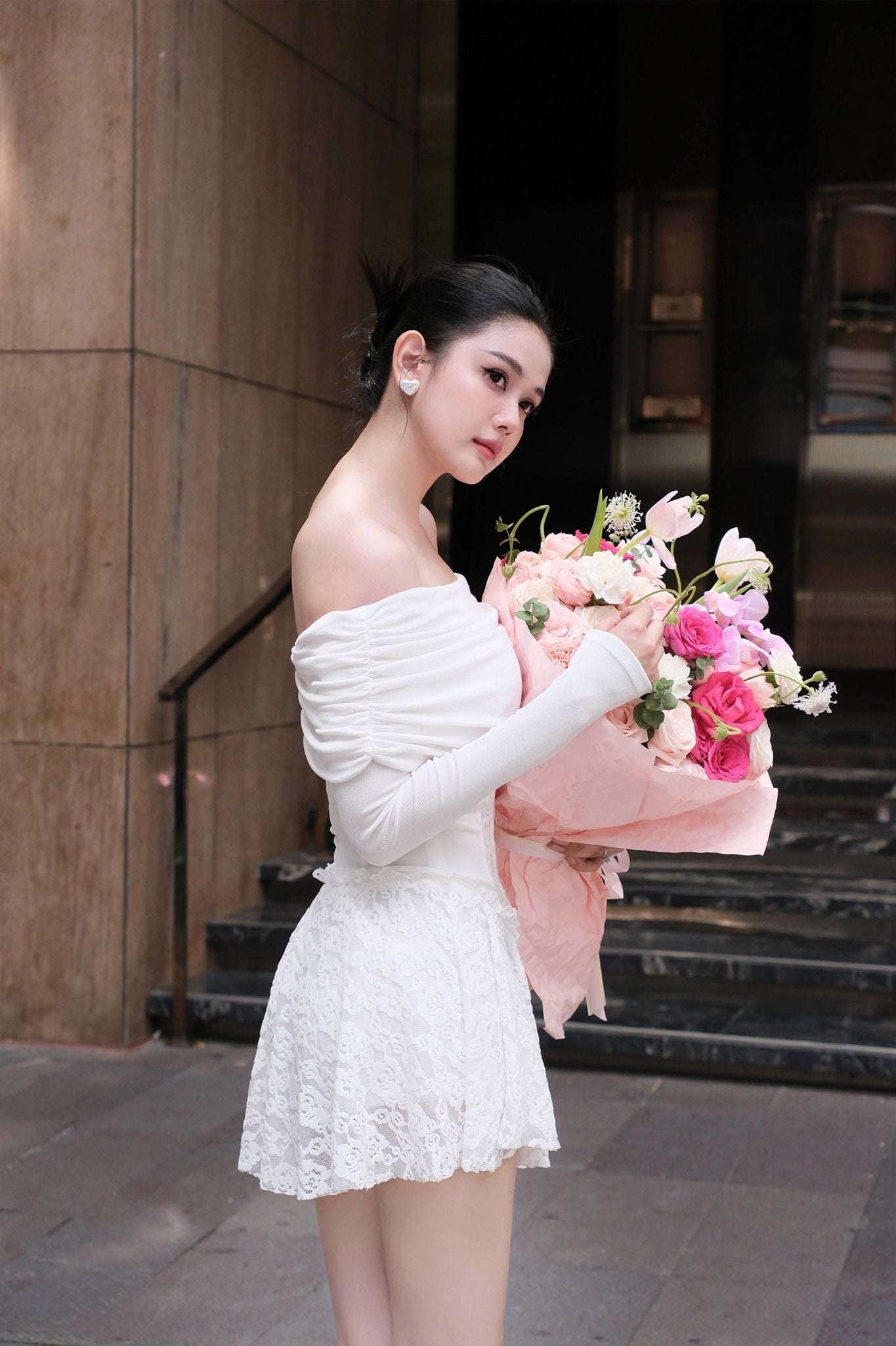 Đầm Ngắn Off Shoulder Girly