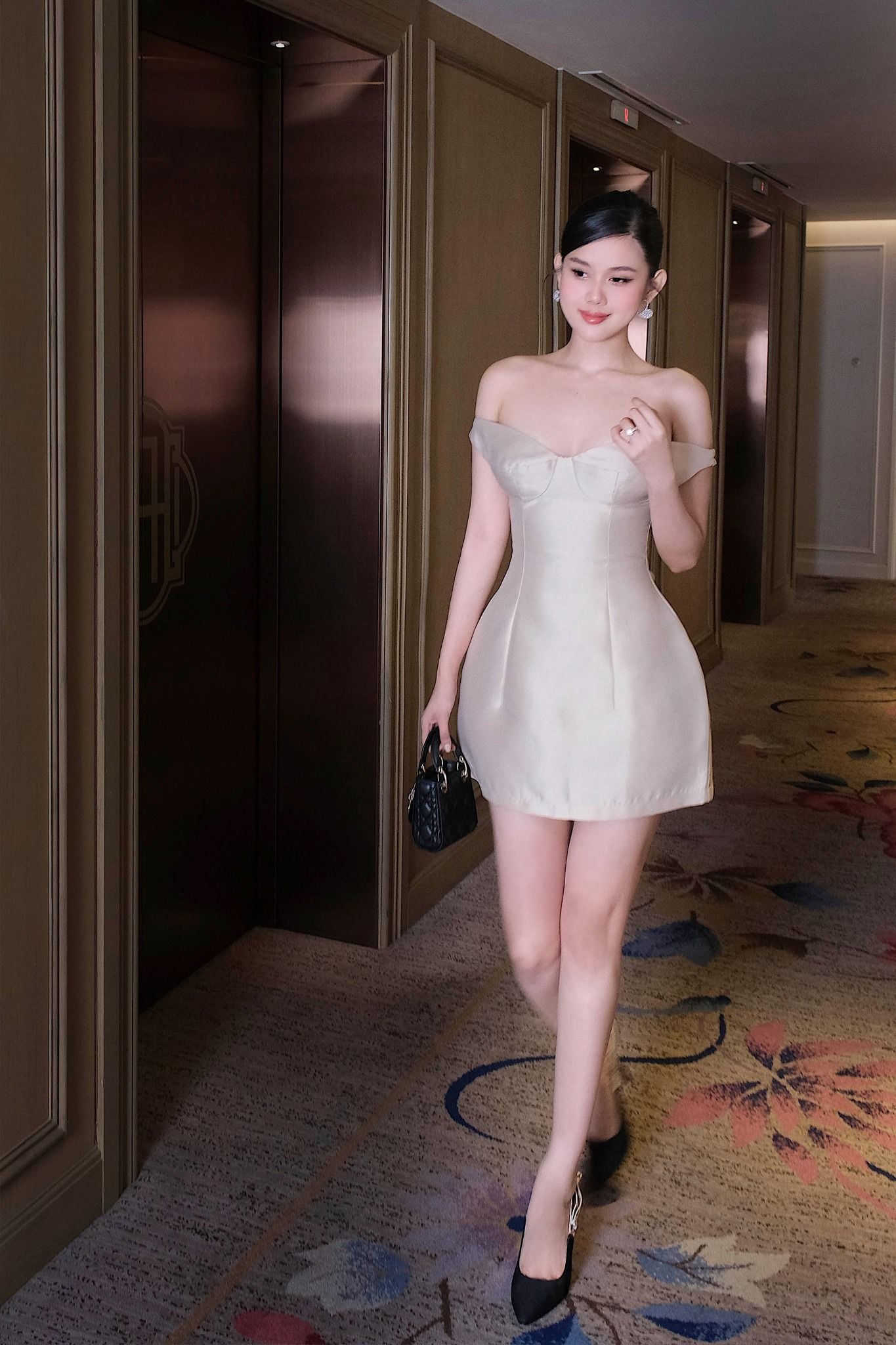 Đầm Ngắn Shoulder Waist Impress