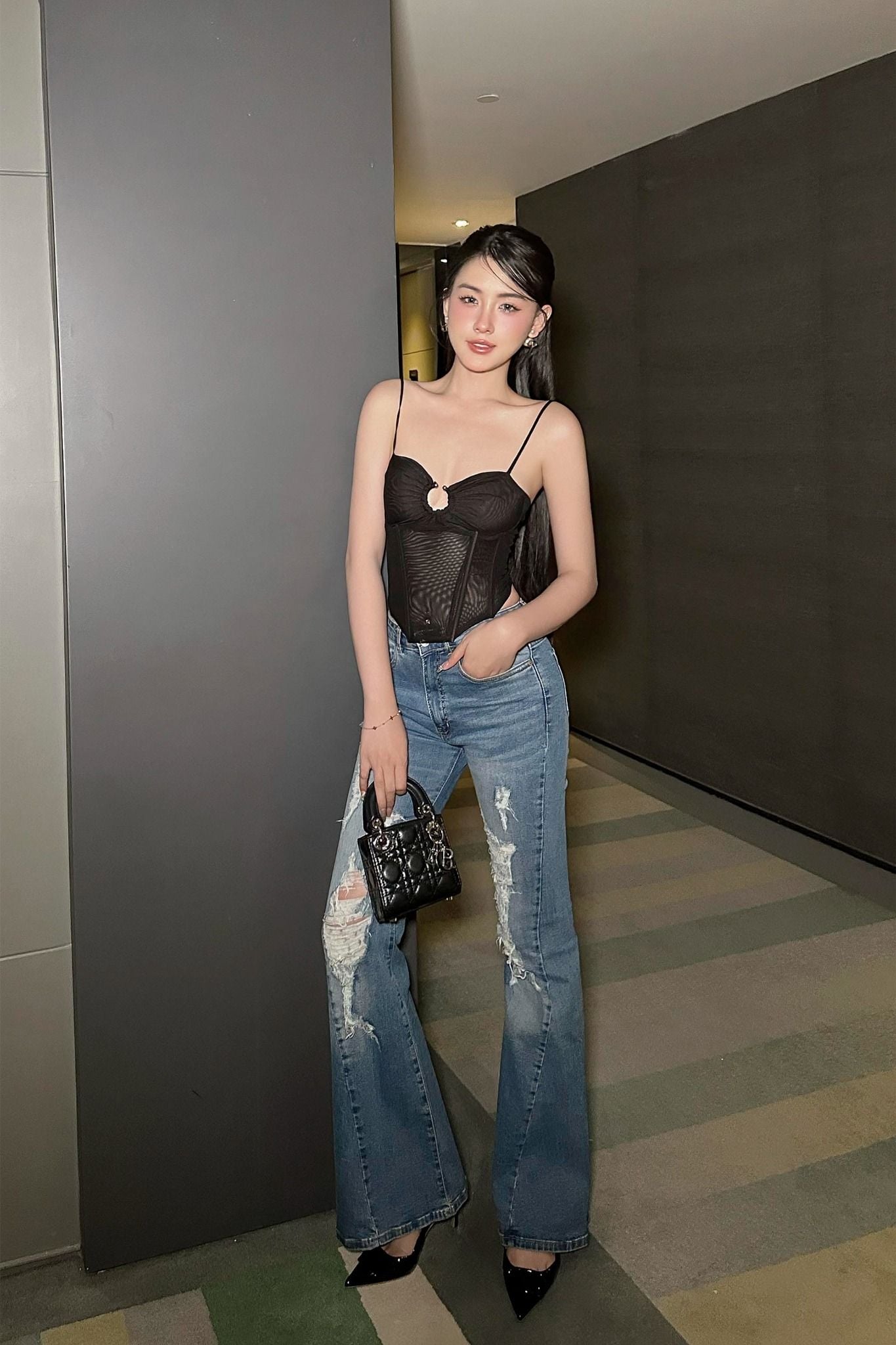 Quần Jean Flare Distressed Style