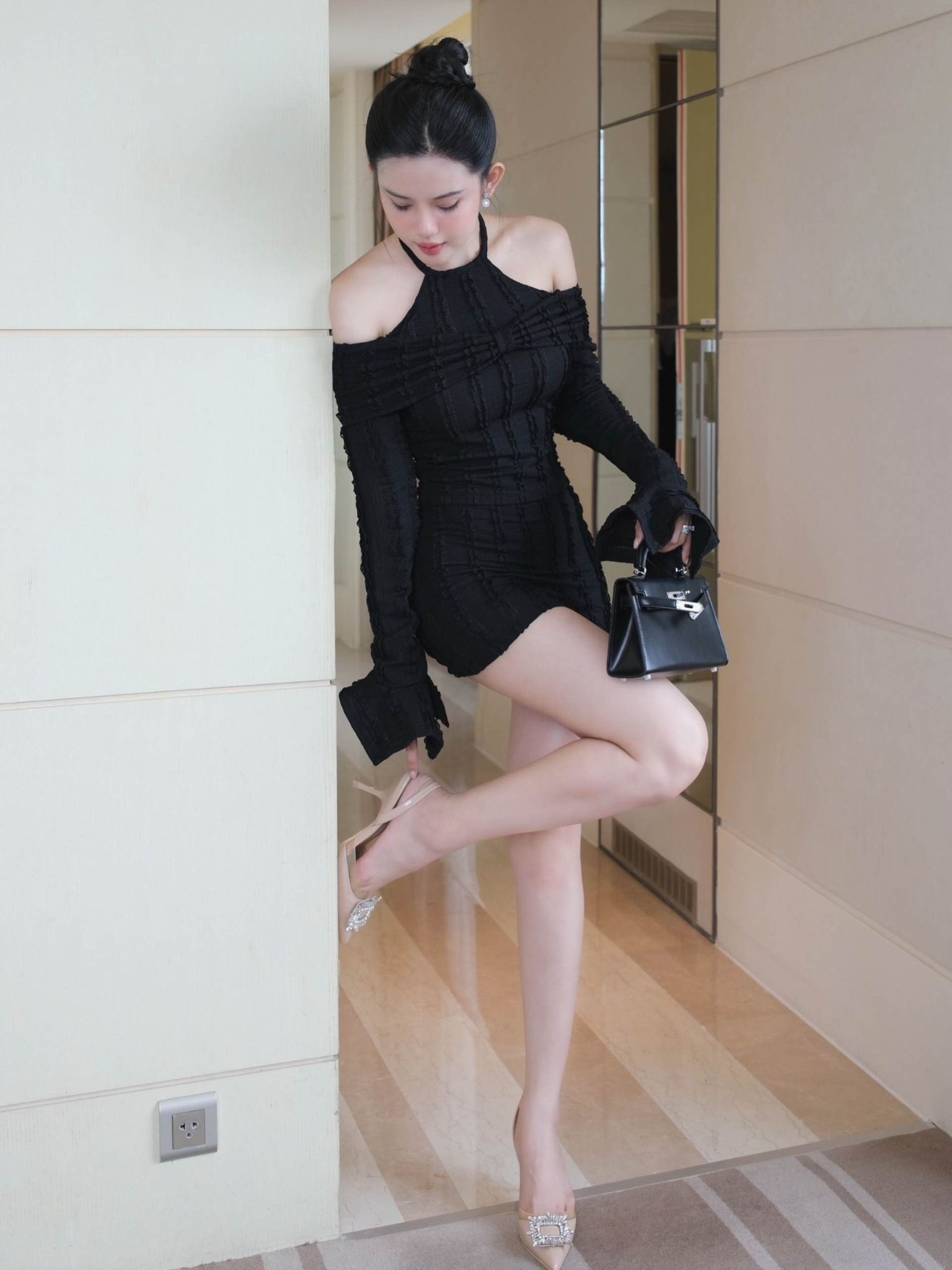 Set Áo Crop Bowtie Shoulder Short Skirt