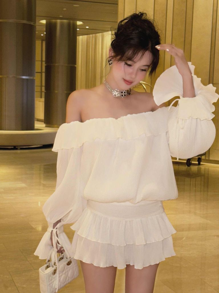  Đầm Ngắn Loose Minipleat Strapless 