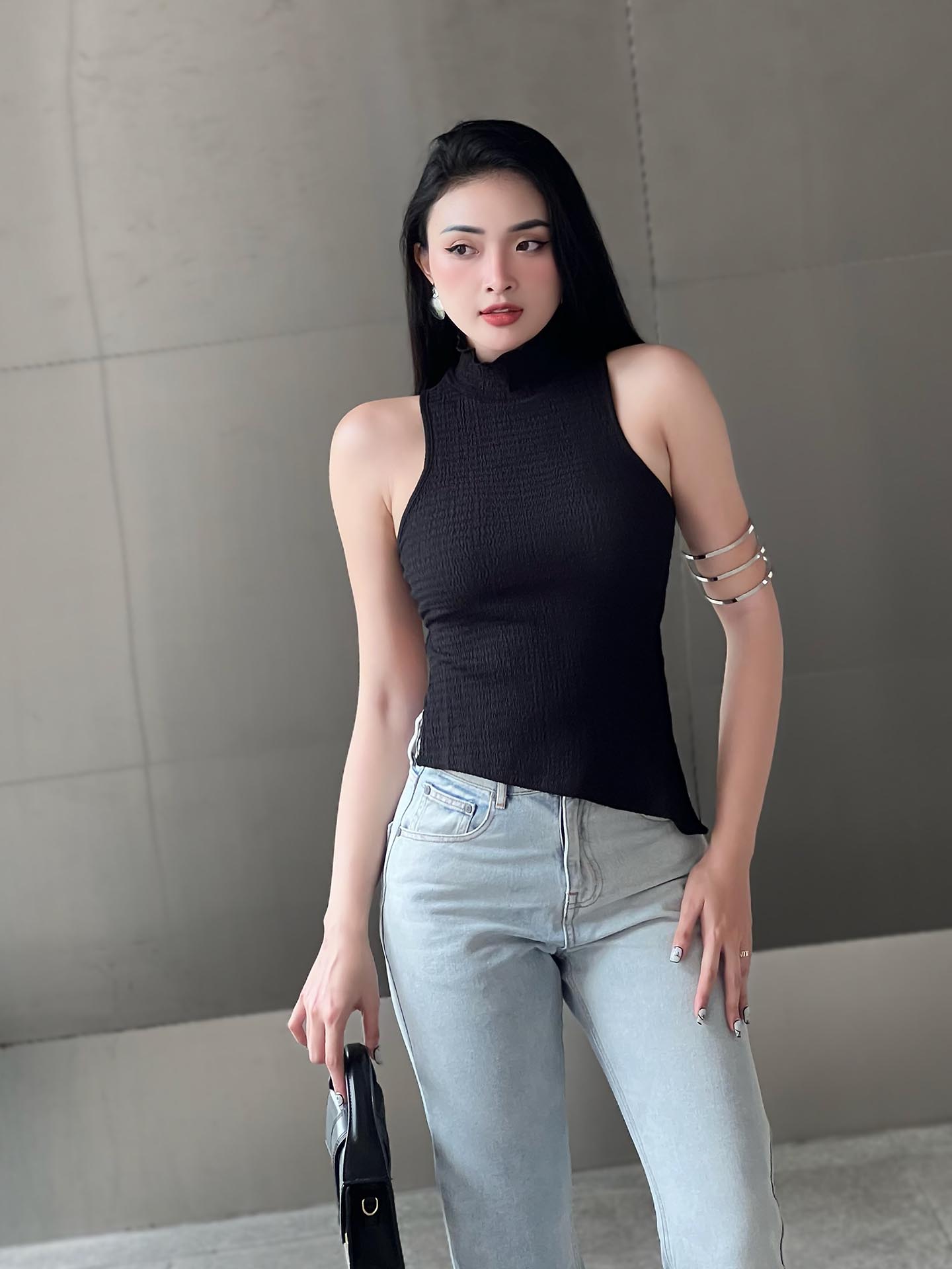 Áo High Neck Sleeveless Top