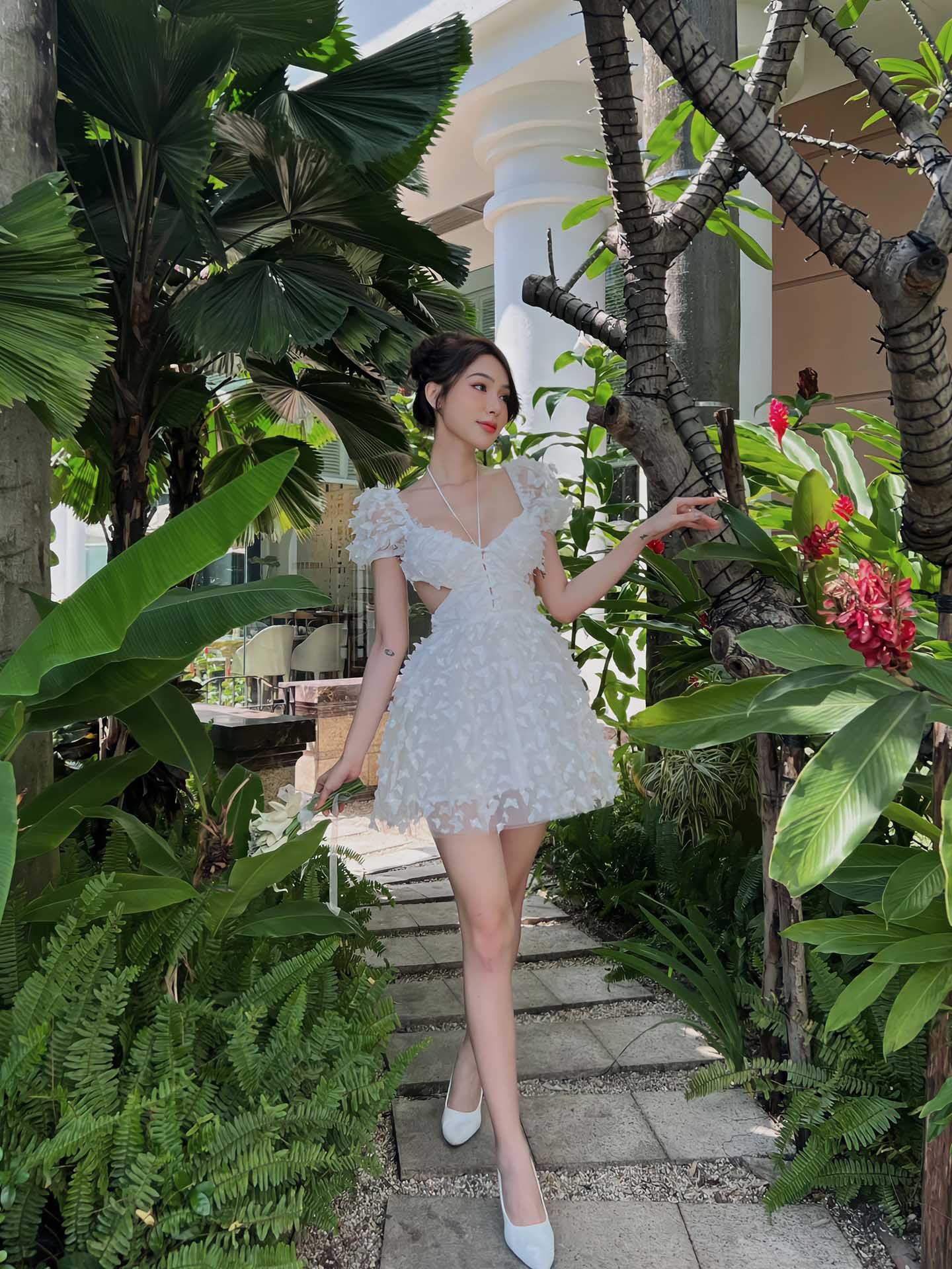 Đầm Ngắn Puff Sleeves Cut Flare