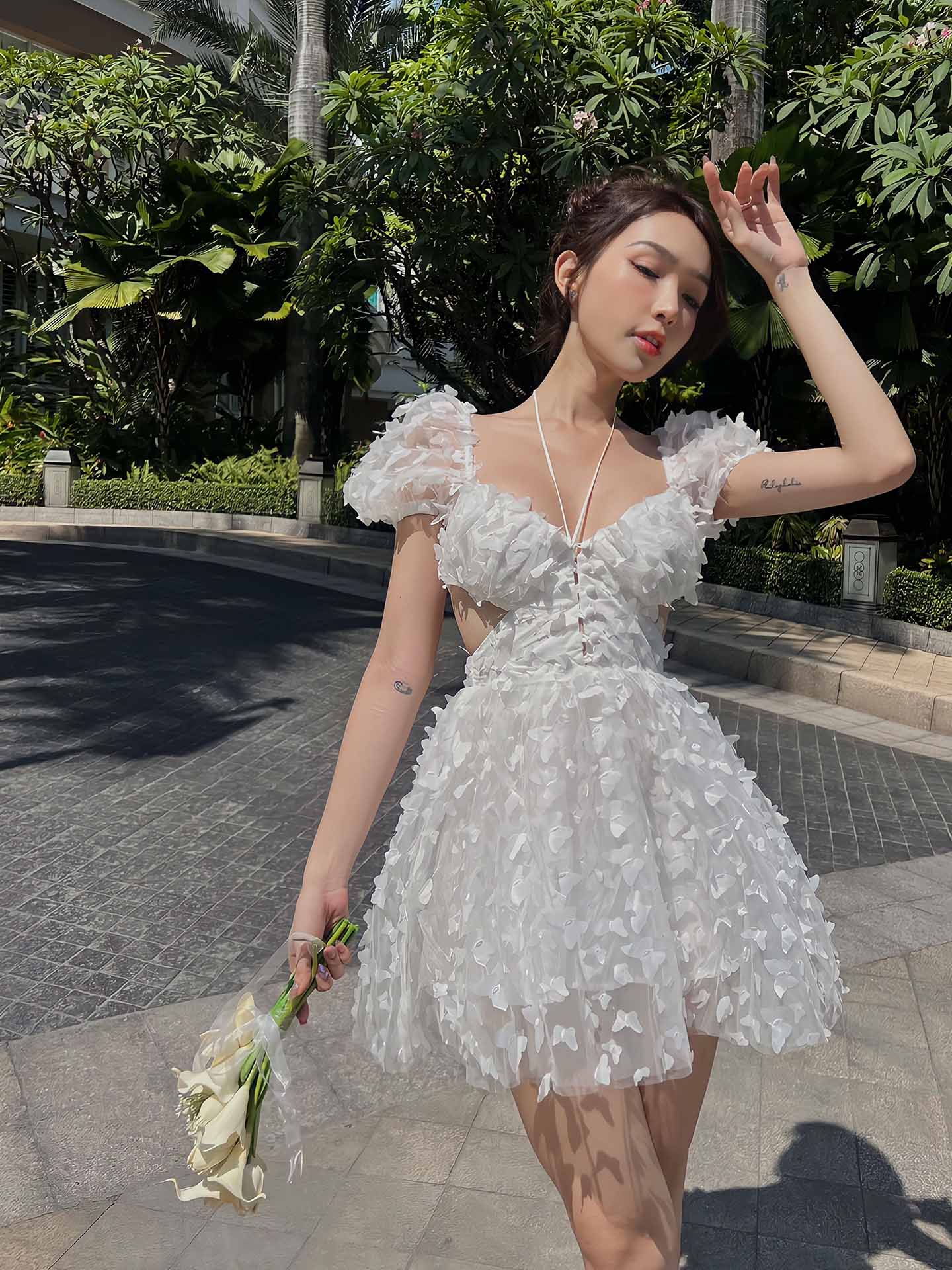 Đầm Ngắn Puff Sleeves Cut Flare