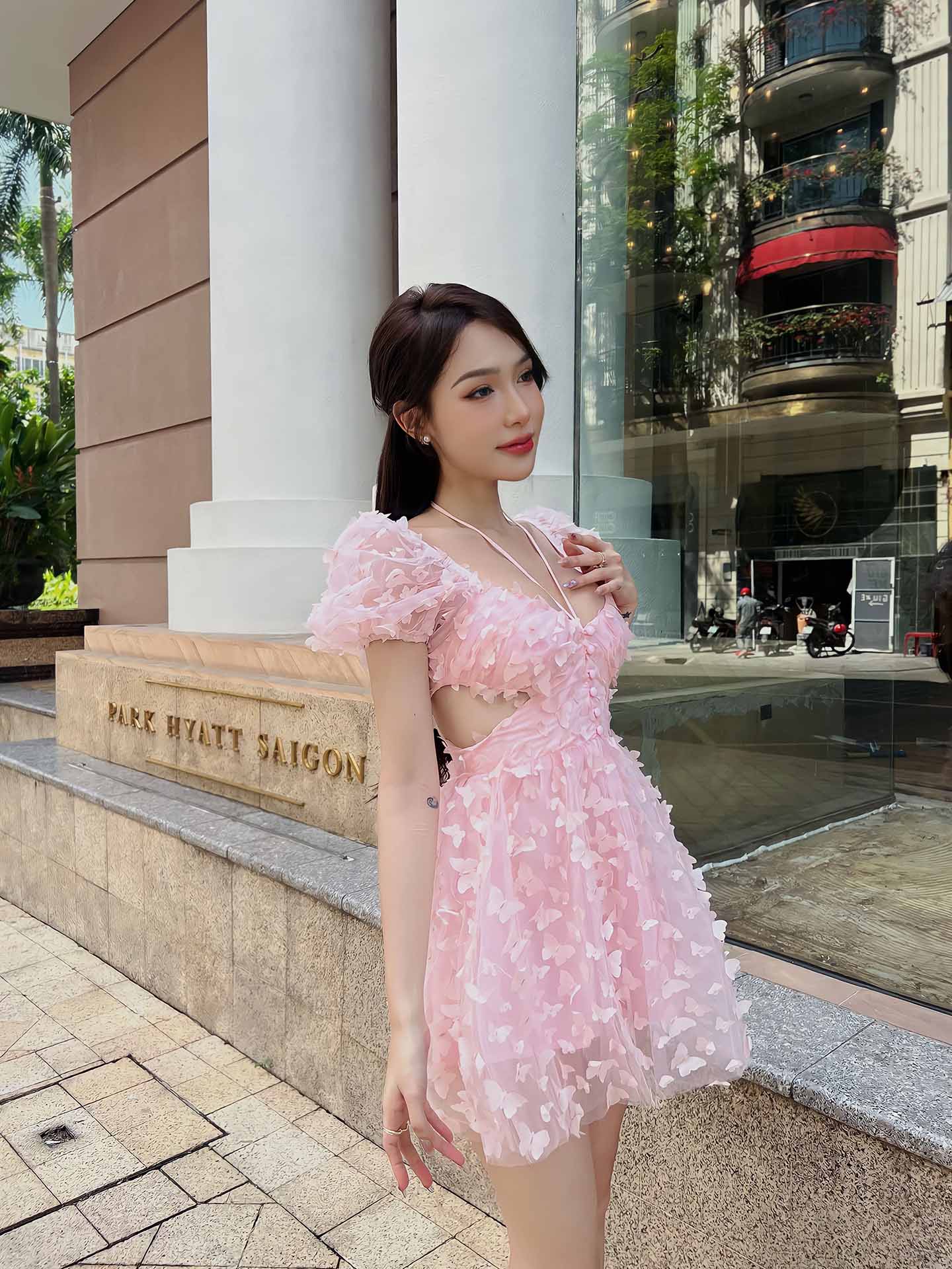 Đầm Ngắn Puff Sleeves Cut Flare