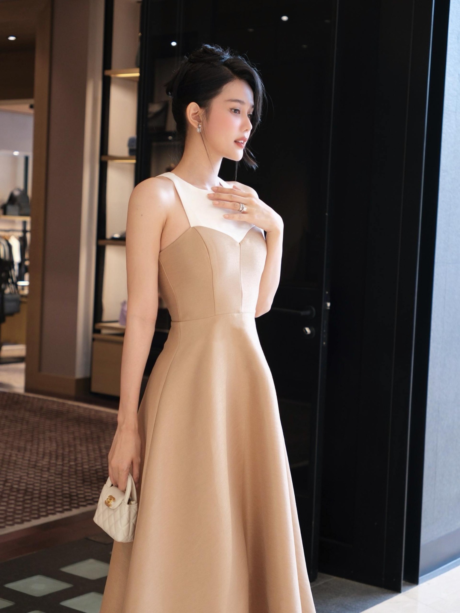 Đầm Dài White Top Sleeveless Gown