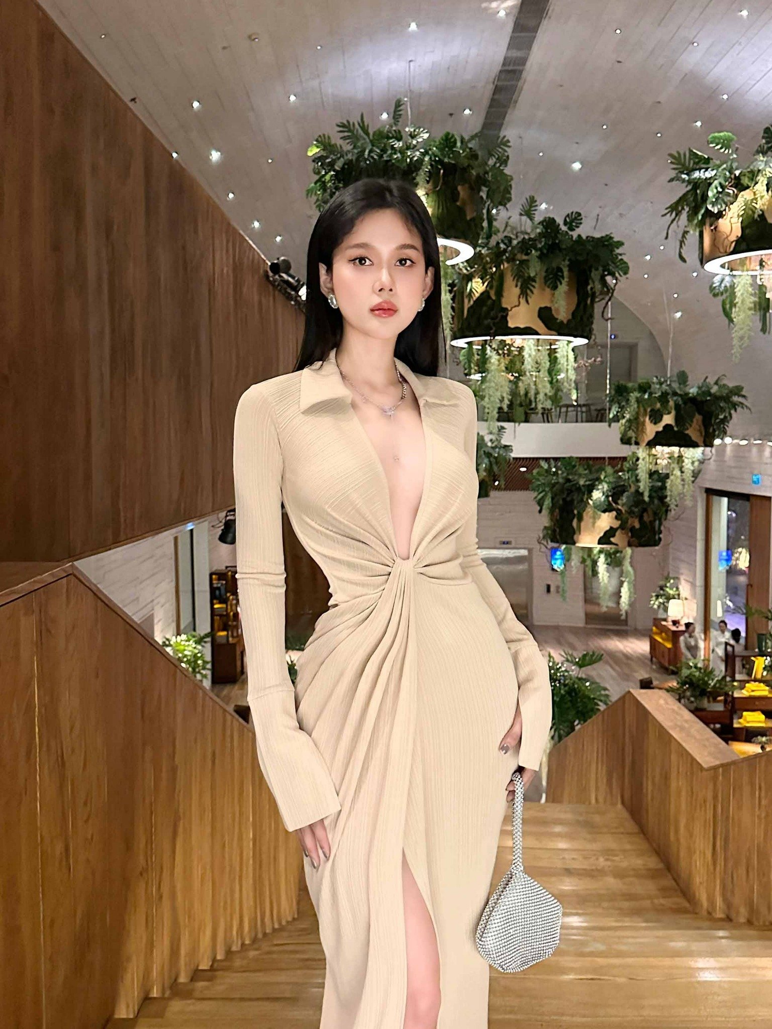 Đầm Dài Open Chest Long Sleeves