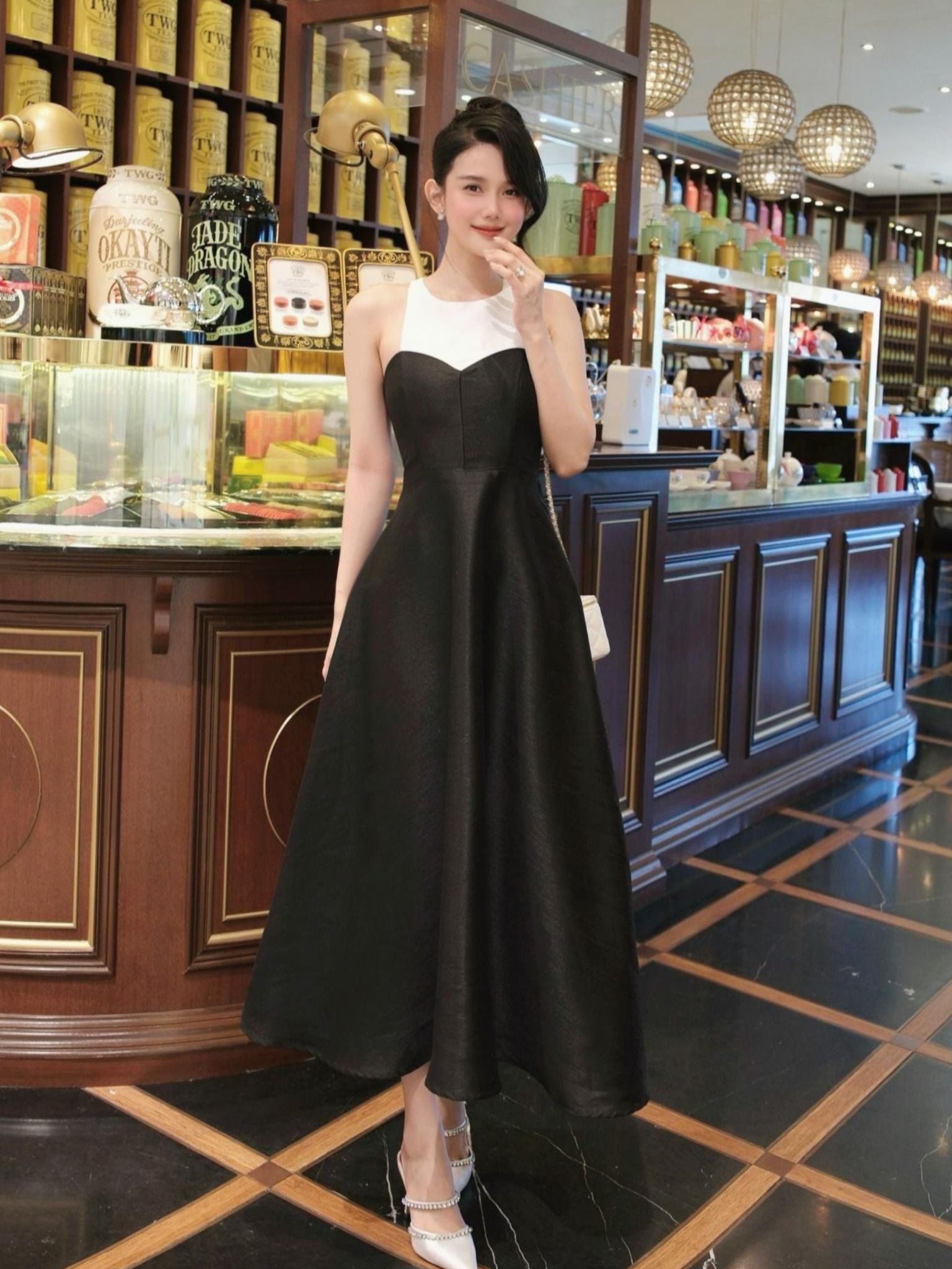 Đầm Dài White Top Sleeveless Gown