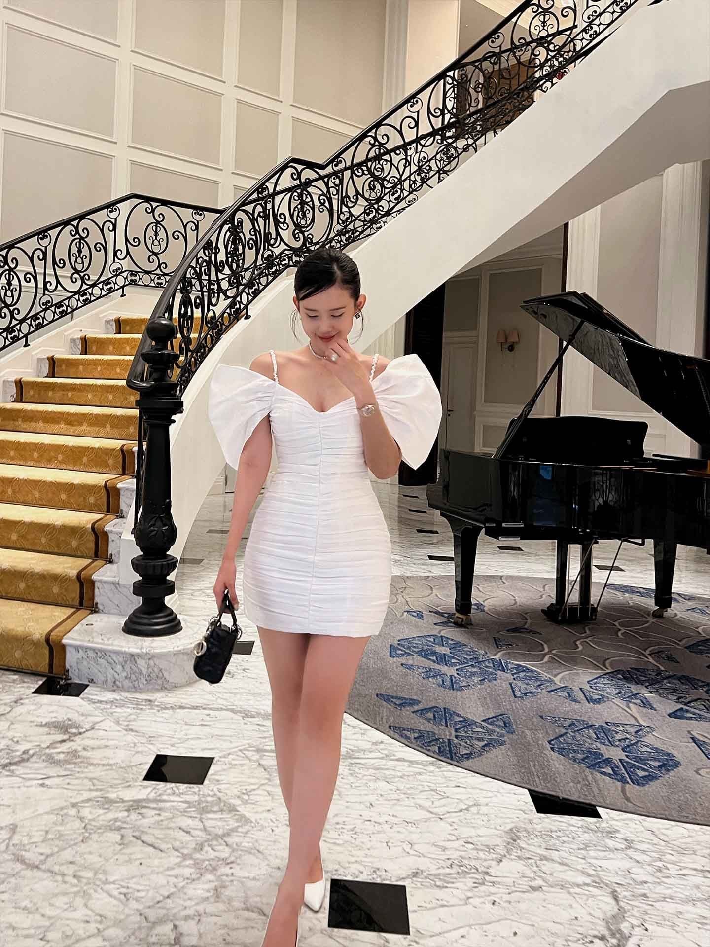 Đầm Ngắn Body Full Ruffle