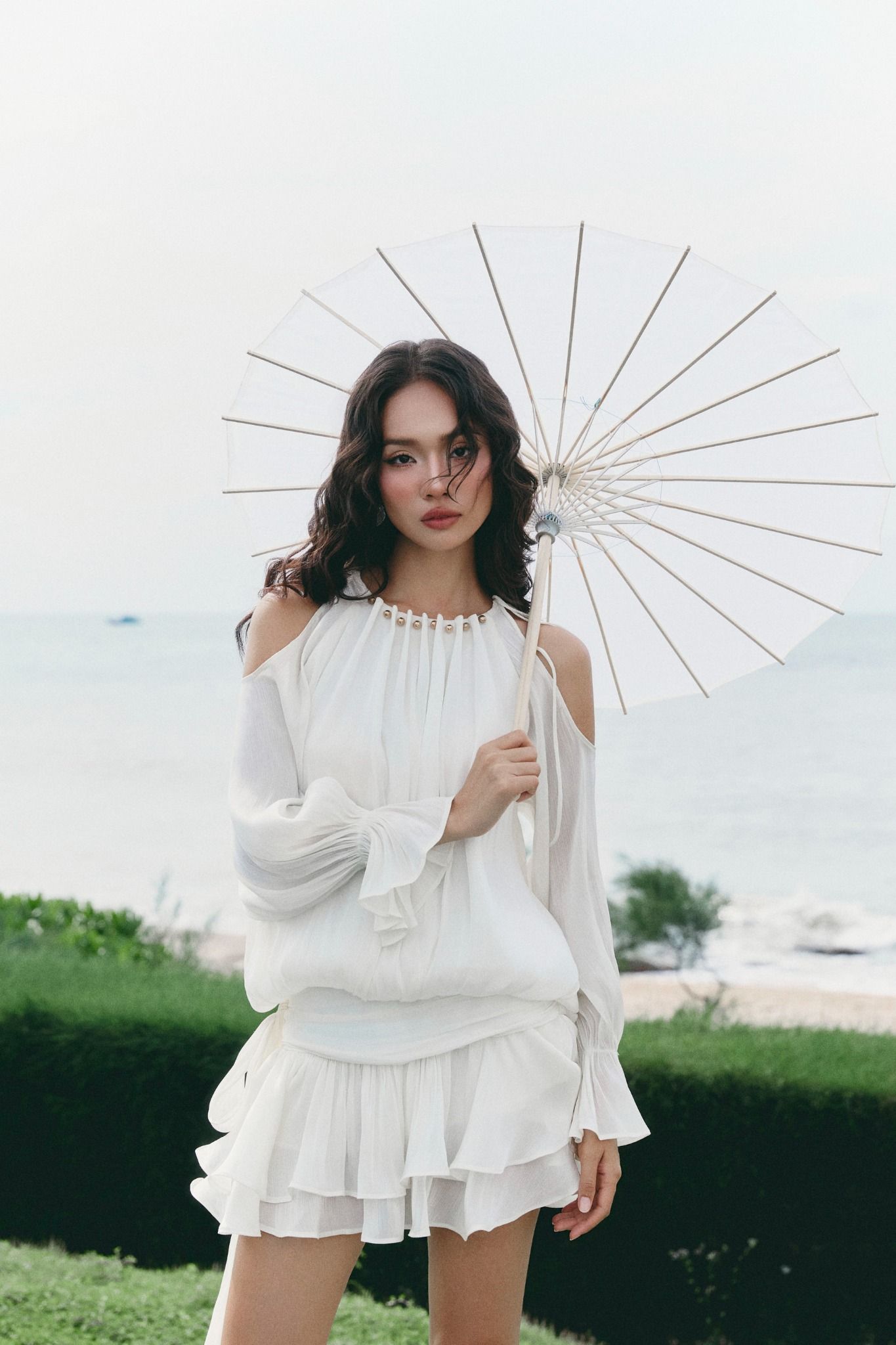 Đầm Ngắn Ivory Off-Shoulder Silk
