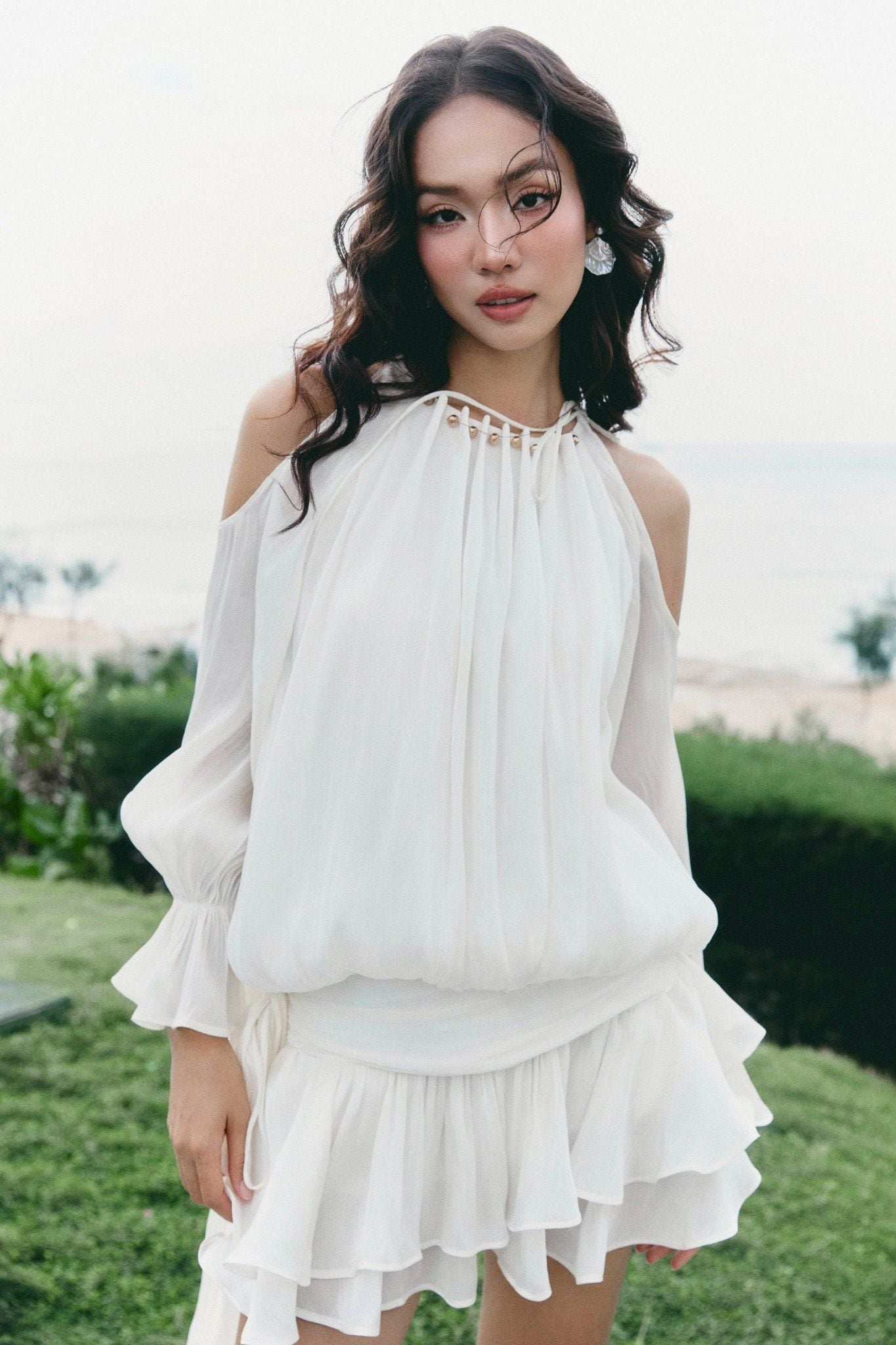 Đầm Ngắn Ivory Off-Shoulder Silk