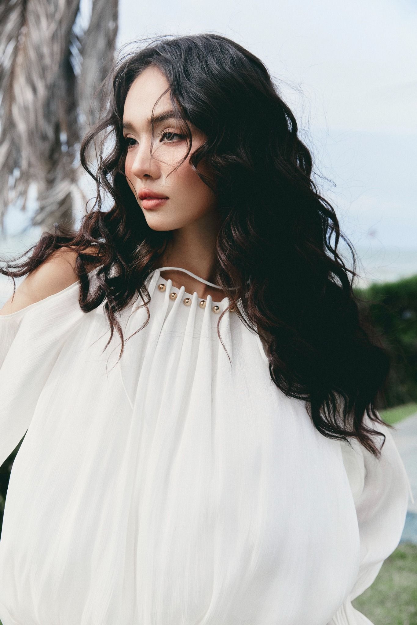 Đầm Ngắn Ivory Off-Shoulder Silk