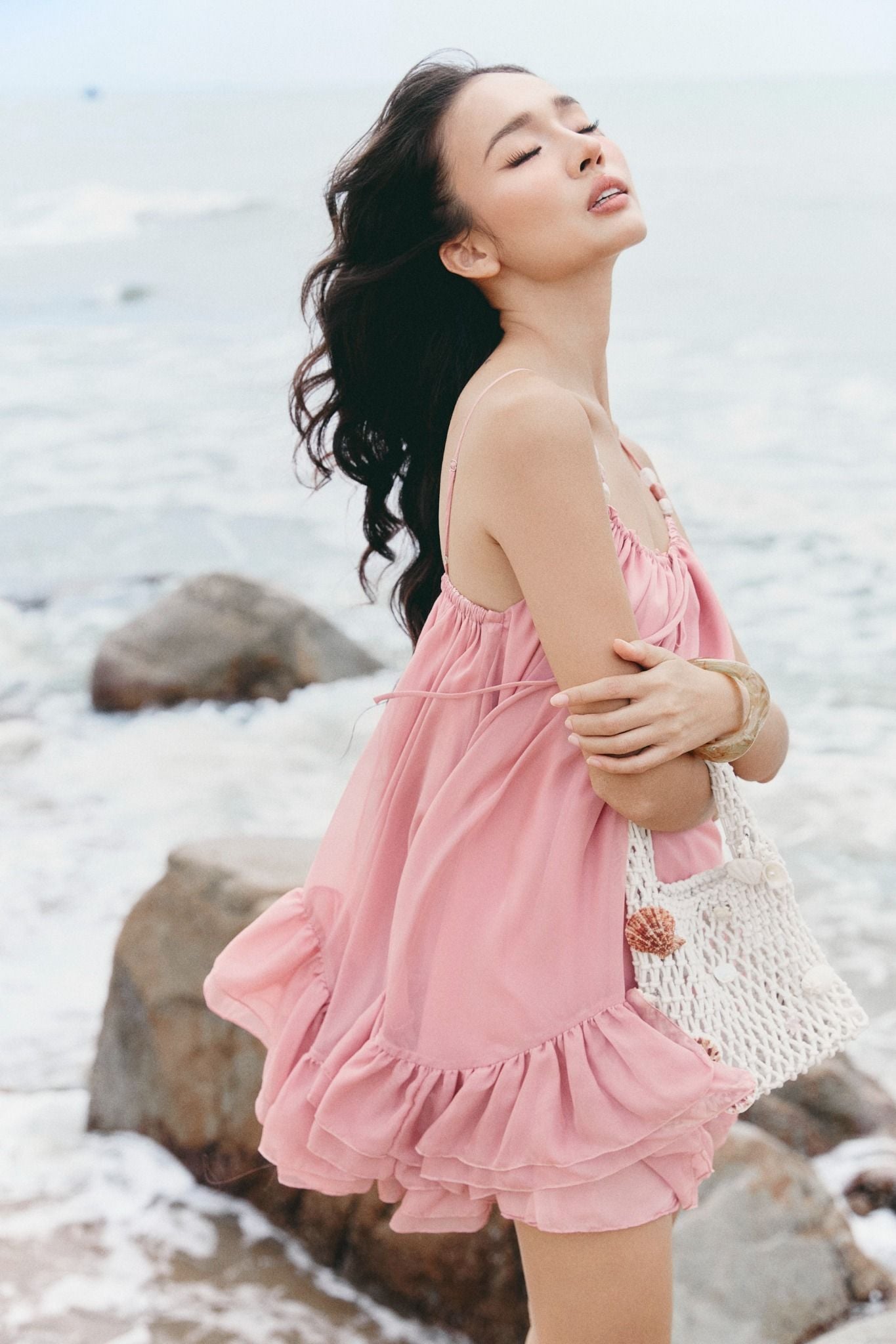 Đầm Ngắn Flowy Strap Bowtie