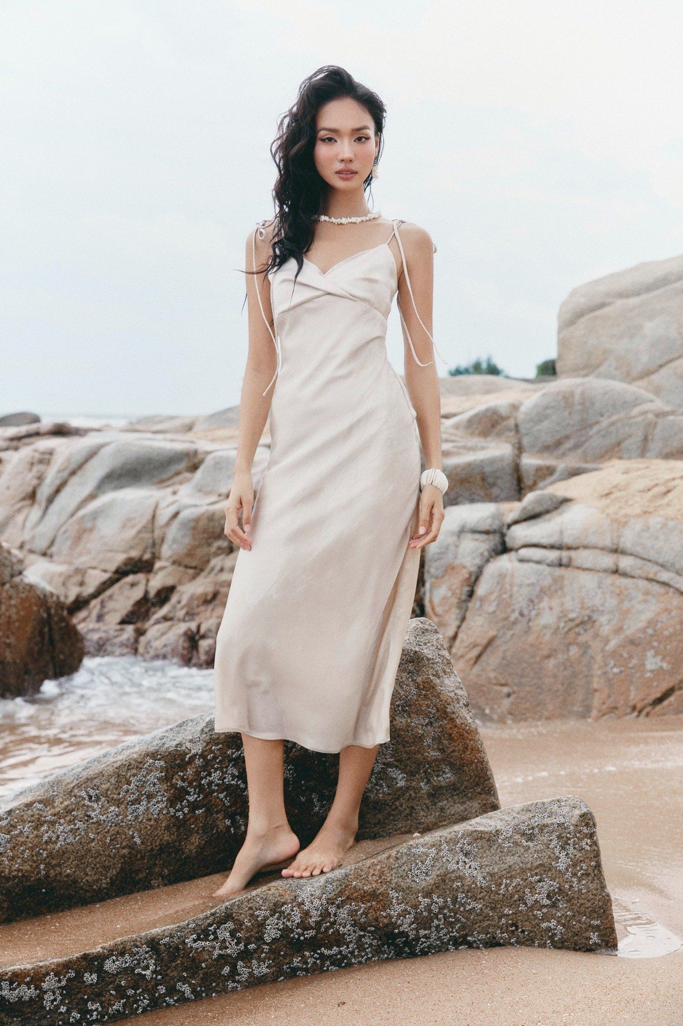 Đầm Dài Silky Midi Elegant