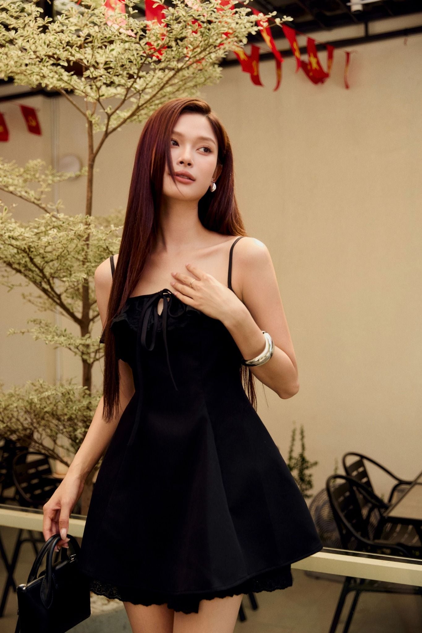 Đầm Ngắn Strap Lacey Detail