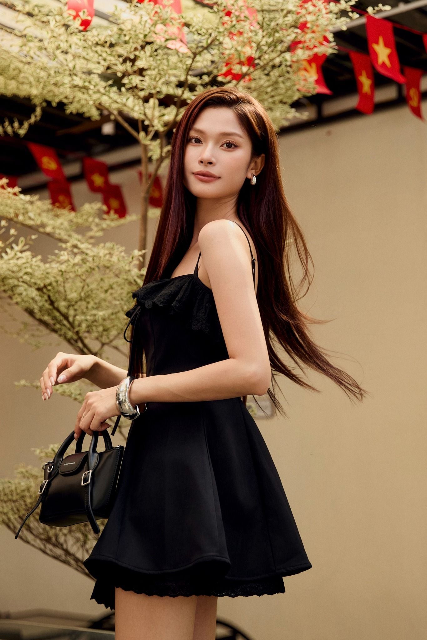 Đầm Ngắn Strap Lacey Detail