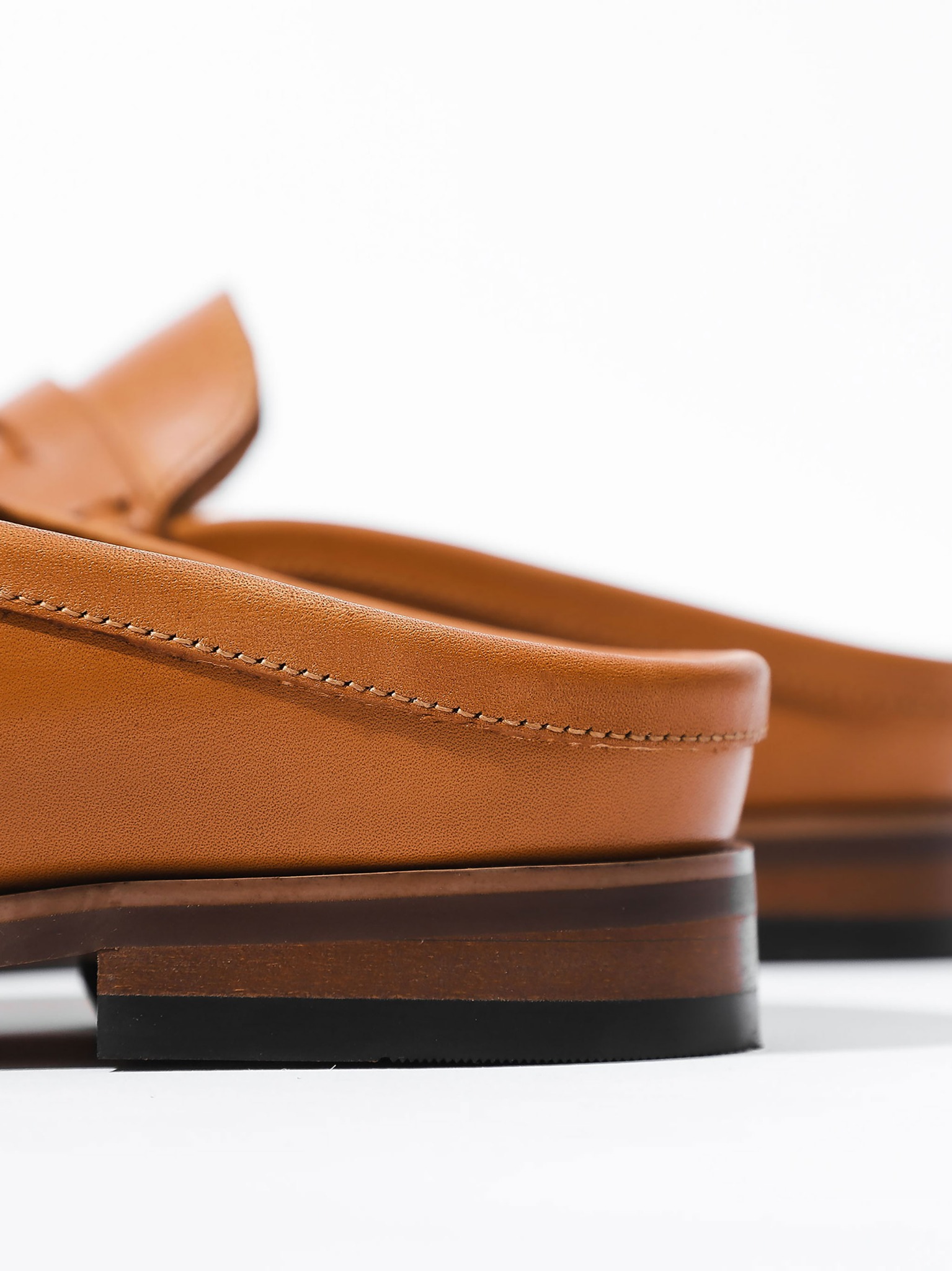 Giày Loafer Classic Frontape Buff