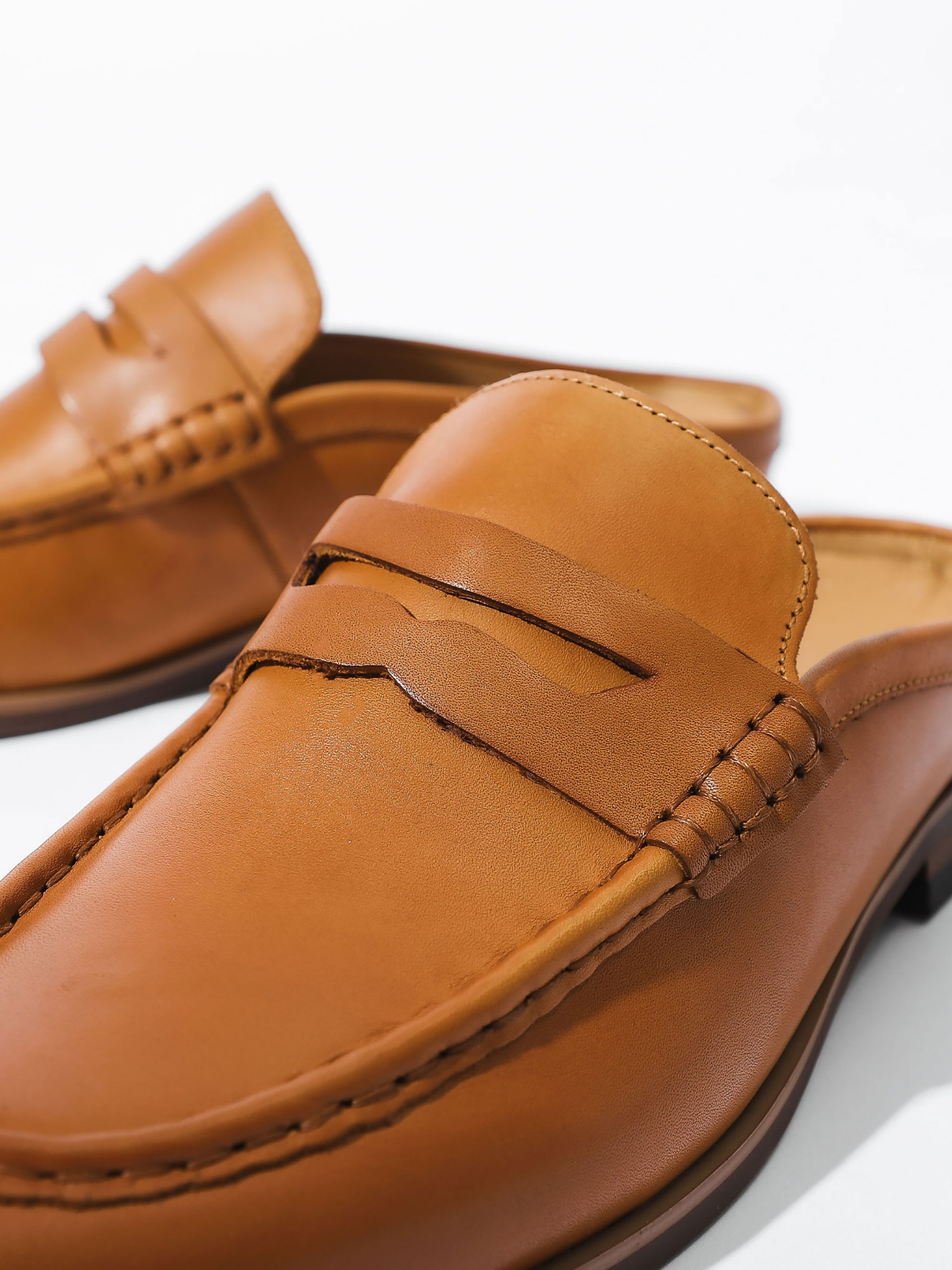 Giày Loafer Classic Frontape Buff