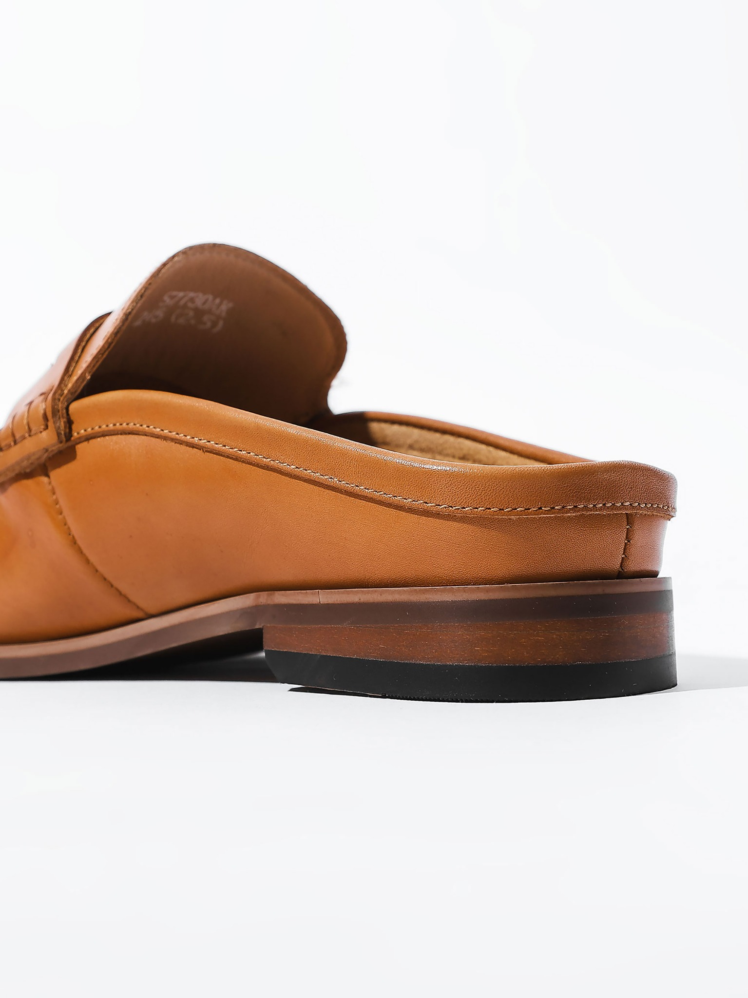 Giày Loafer Classic Frontape Buff