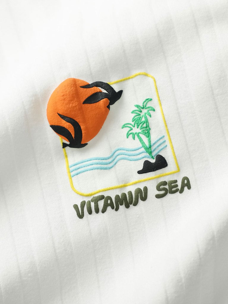 Áo Thun Side Sticker Tropical