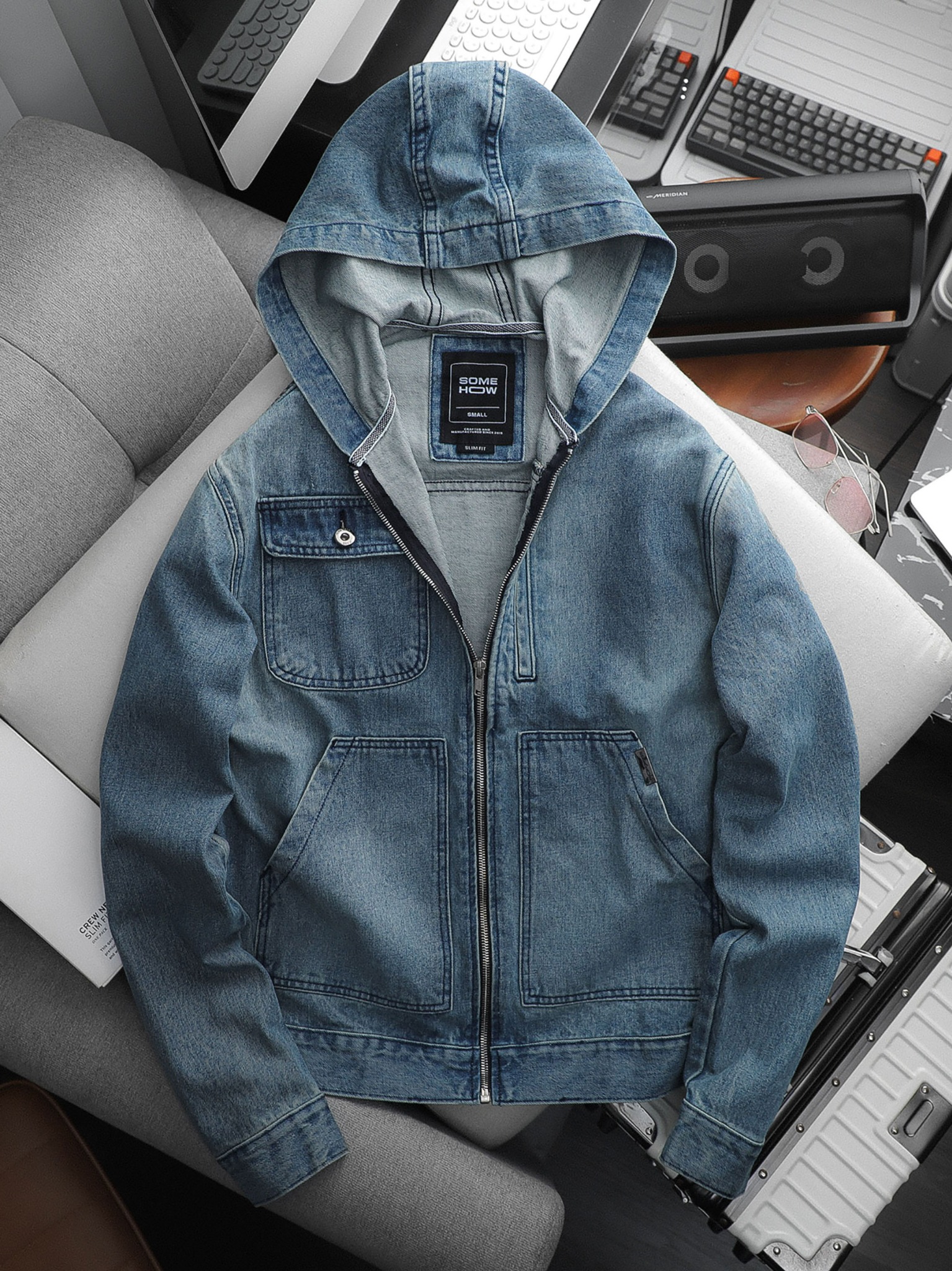 Mặc đẹp quá dễ với một chiếc áo khoác jean nam – COUPLE TX