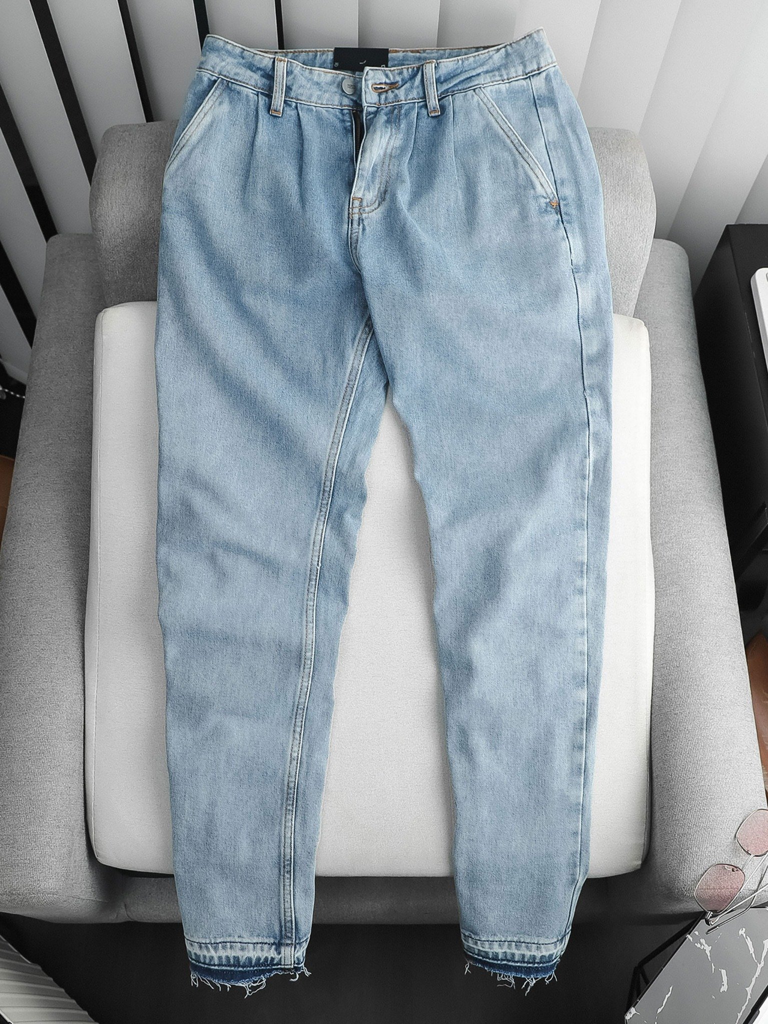 Quần Jean Straight Unsewn Hem