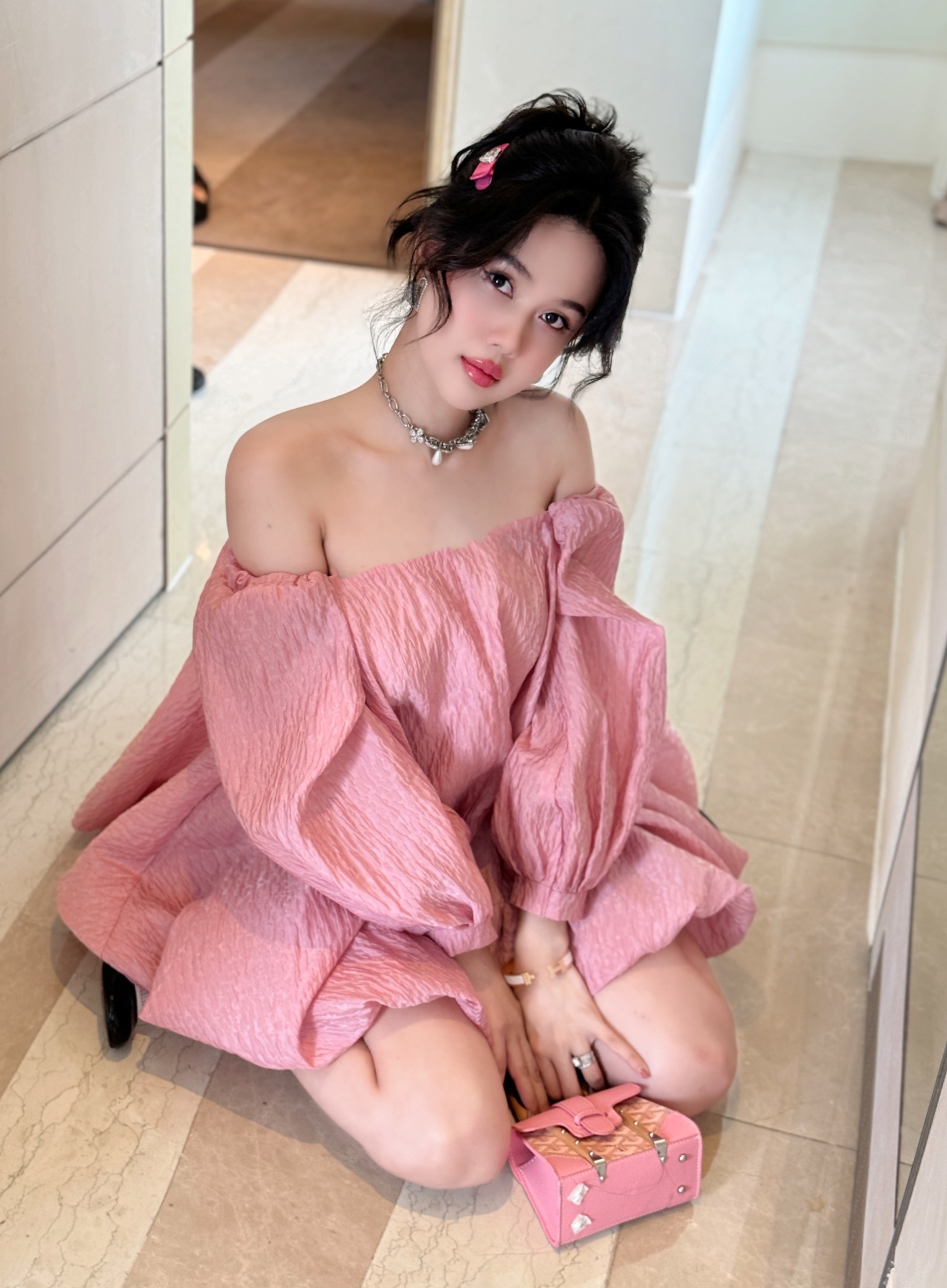 Đầm Ngắn Babydoll Off-shoulder Brocade