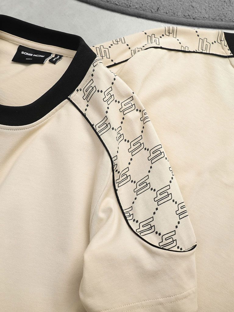 Áo Thun Pattern Shoulder Side