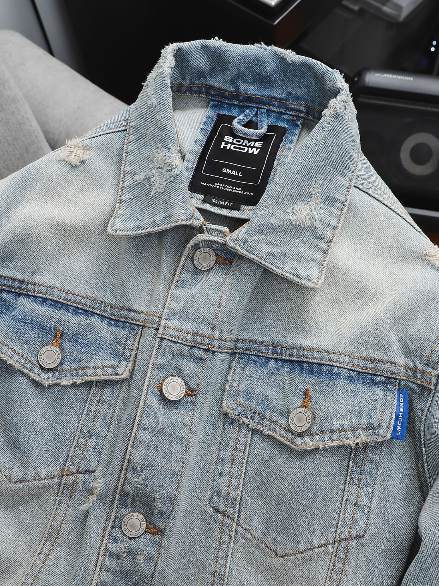 Áo Khoác Jean Distressed Blue Label