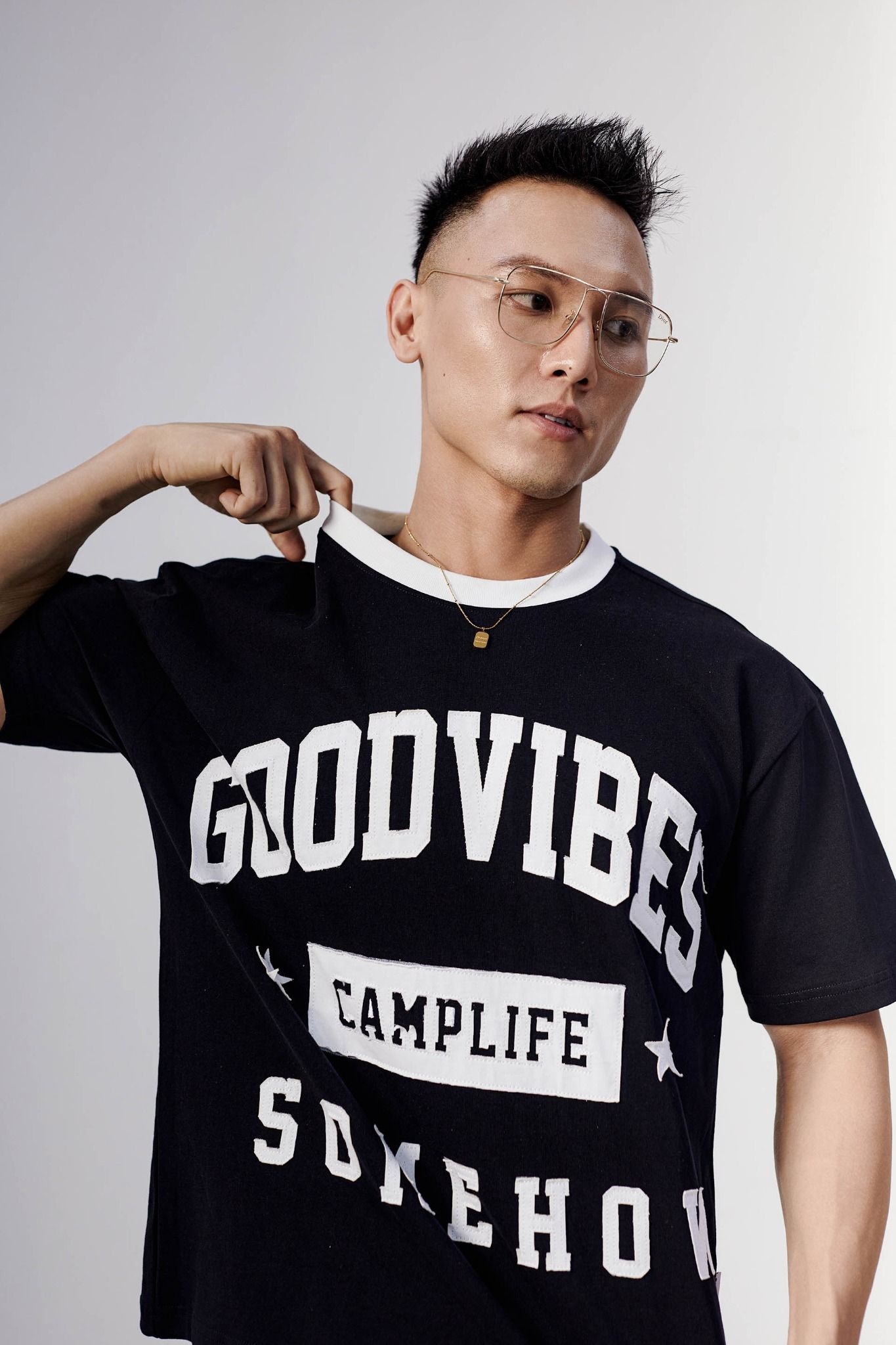 Áo Thun Over Black White Camplife